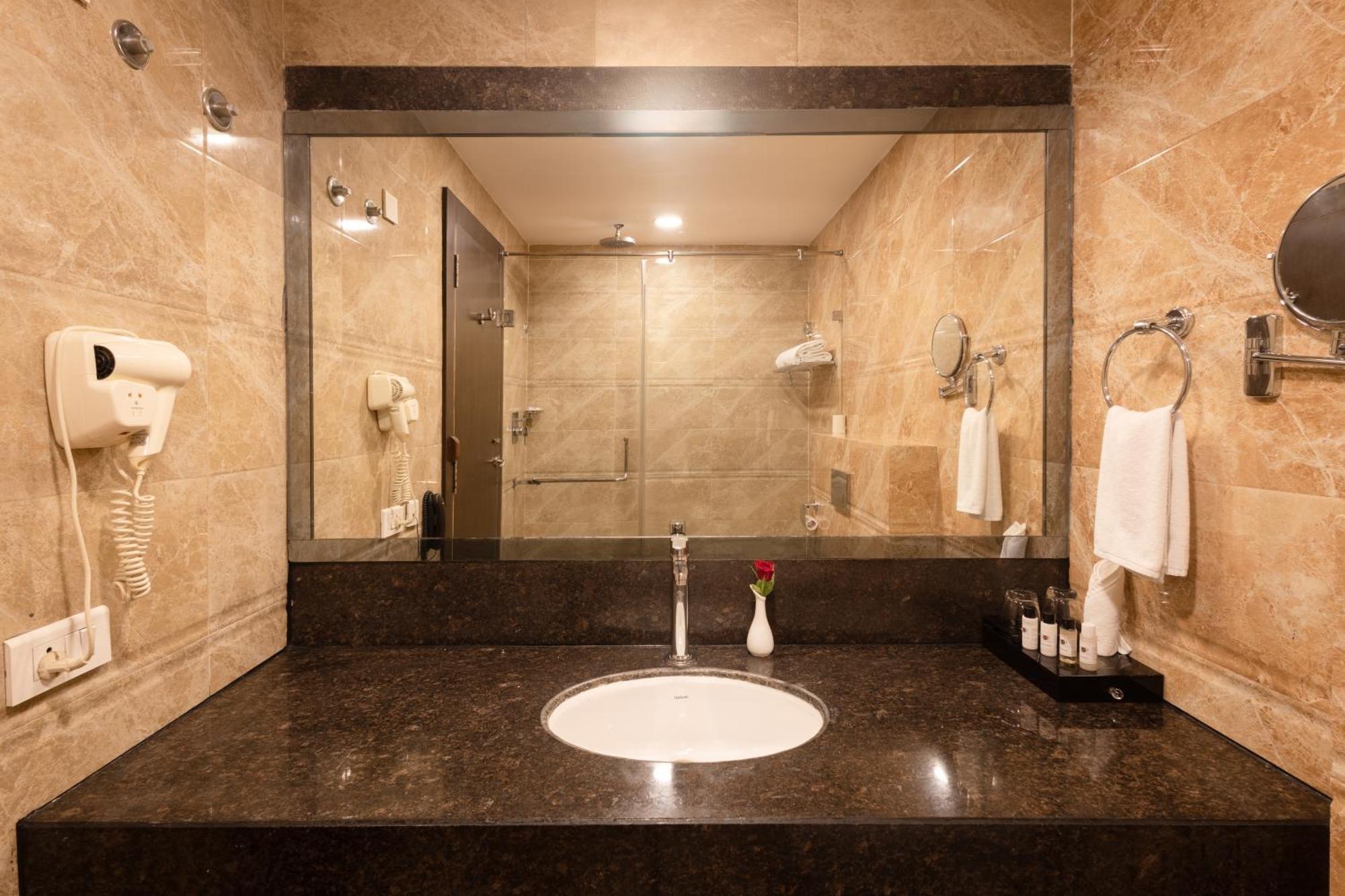 Deluxe Room on FnB Spa