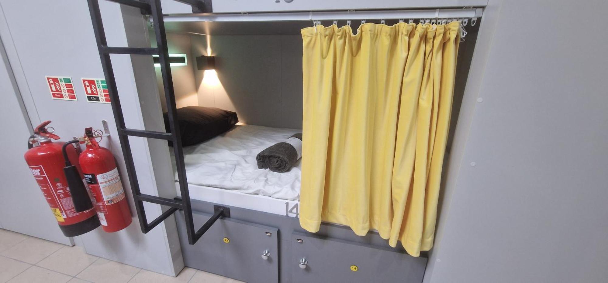 Sleeping Pod Mixed Dormitory Room