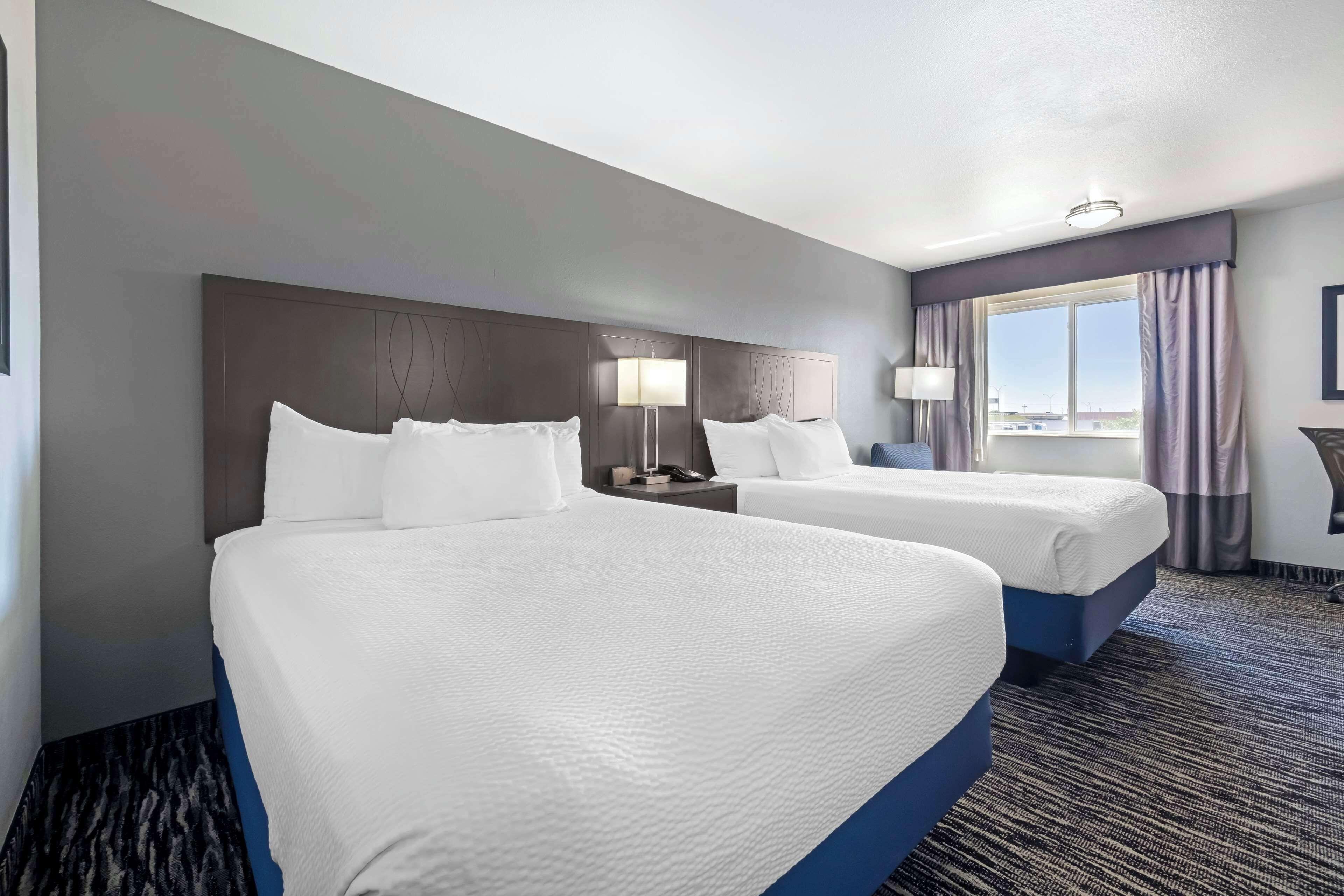 Queen Room with Two Queen Beds and Bath Tub - Disability Access/Non-Smoking