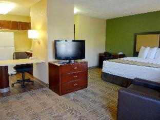 Deluxe King Room with Bathtub with Grab Bars - Mobility Access/Non-Smoking