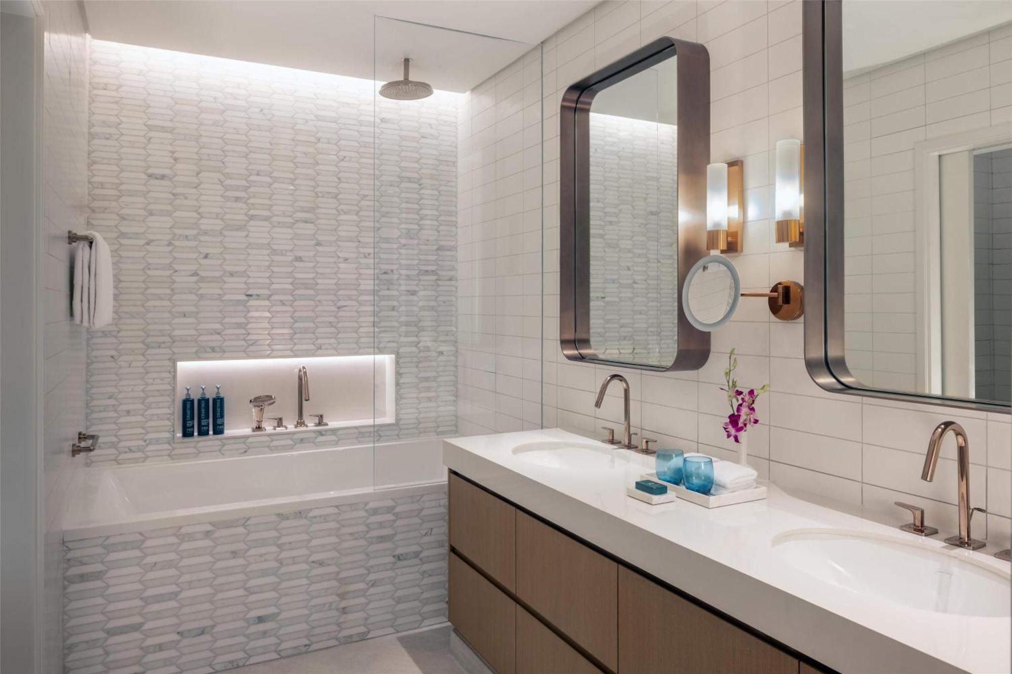 One-Bedroom King Apartment Creek View