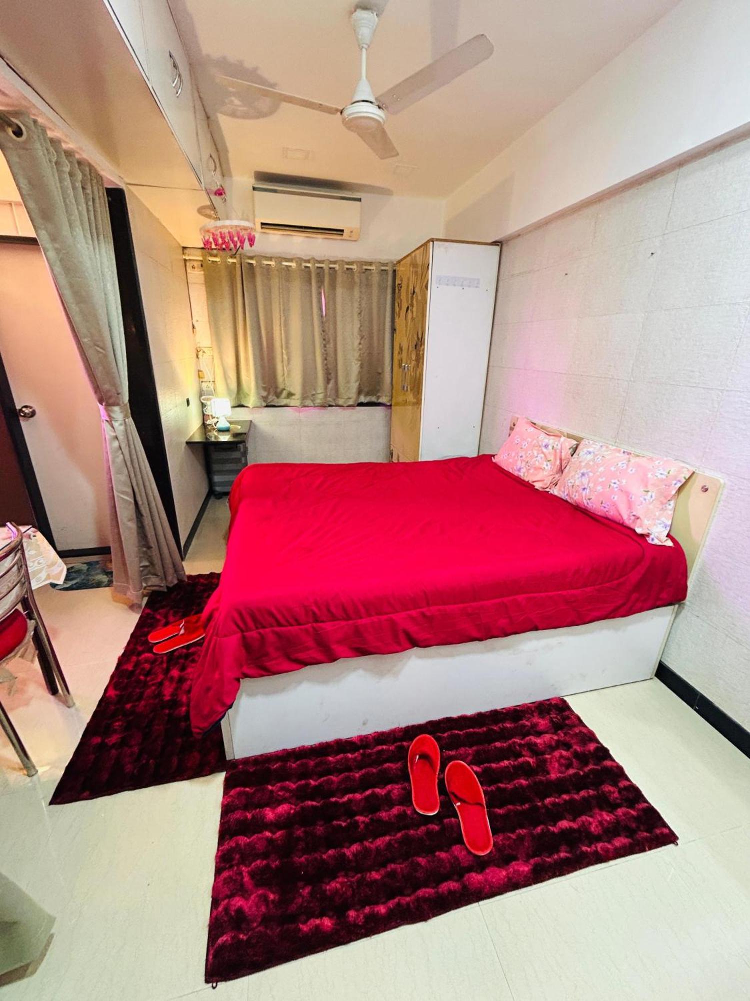 Deluxe One-Bedroom Apartment