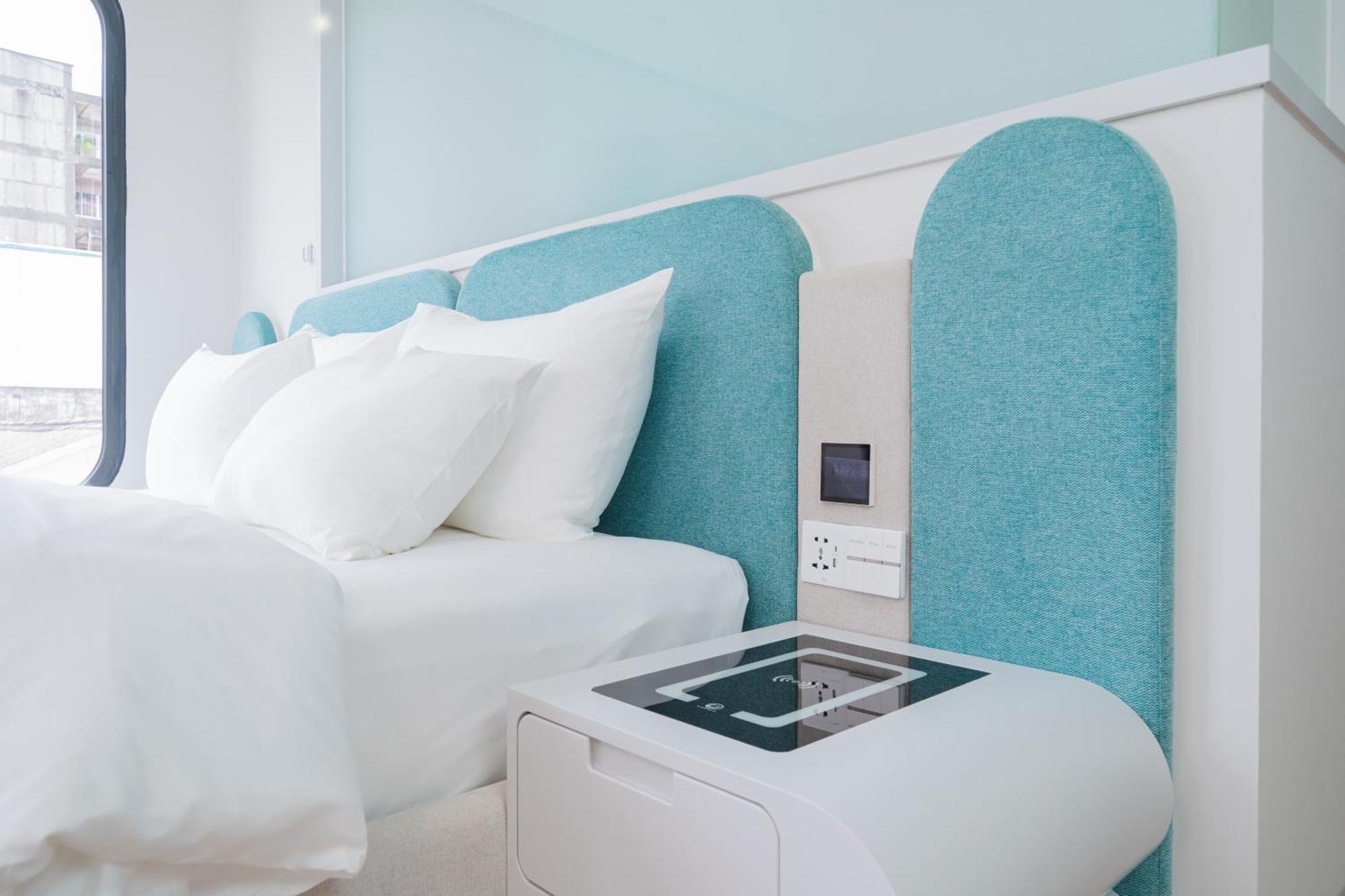 Signature Twin City View Minibar