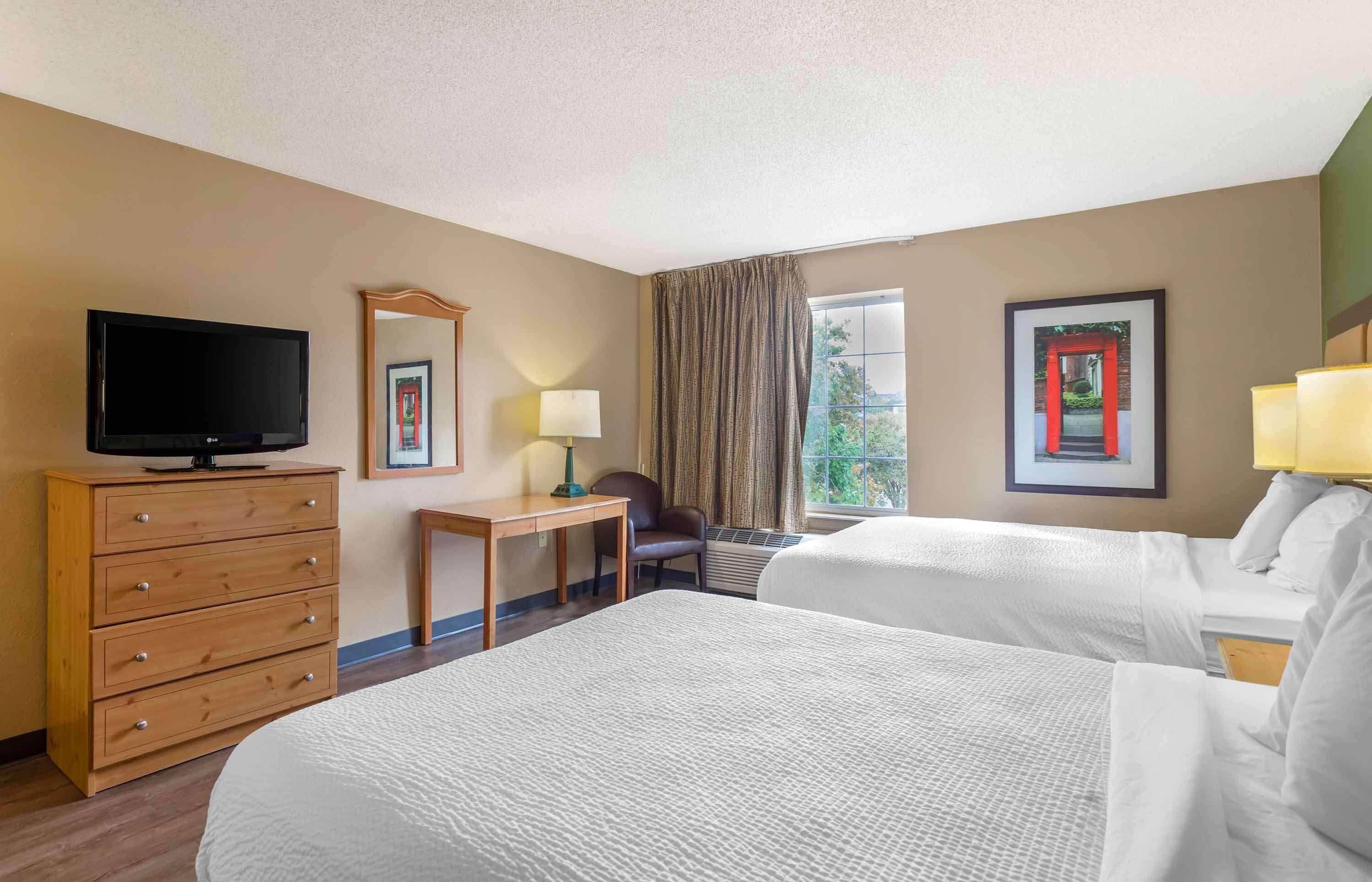 2 Queen Beds | Non-Smoking Kitchen