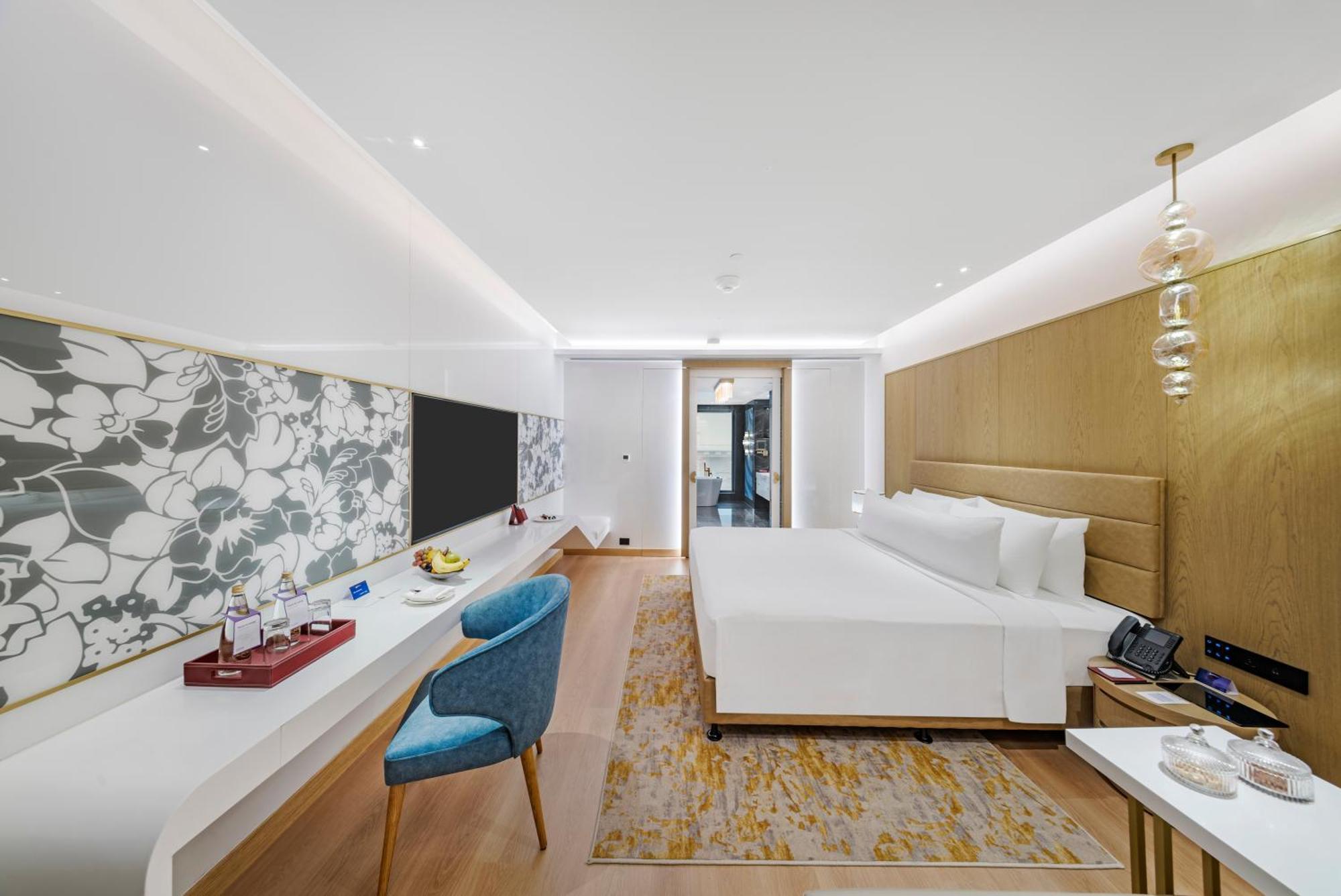 Junior Suite Airport Transfers Club Lounge access