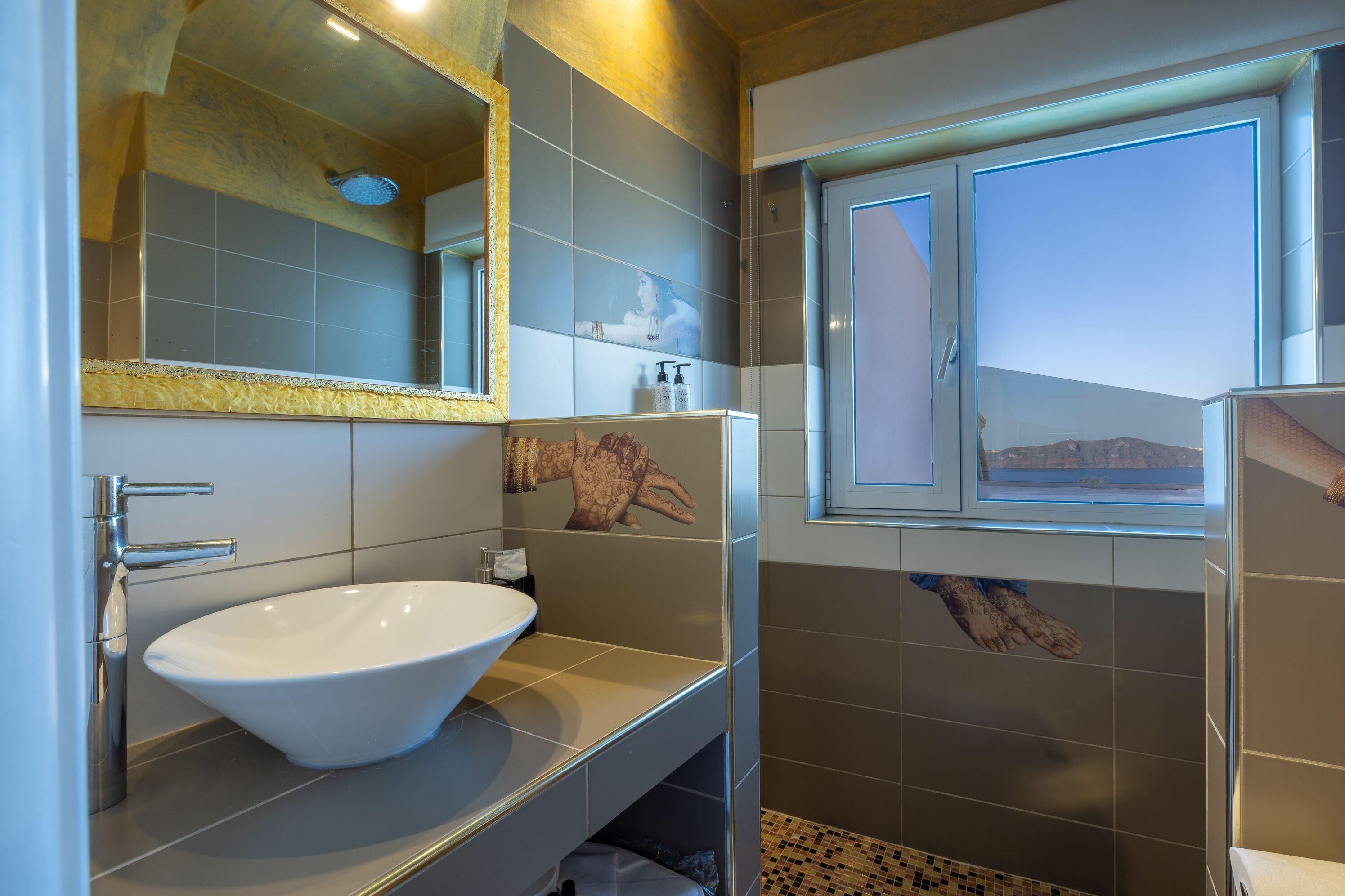 Phoebe Suite Hot Tub Caldera View