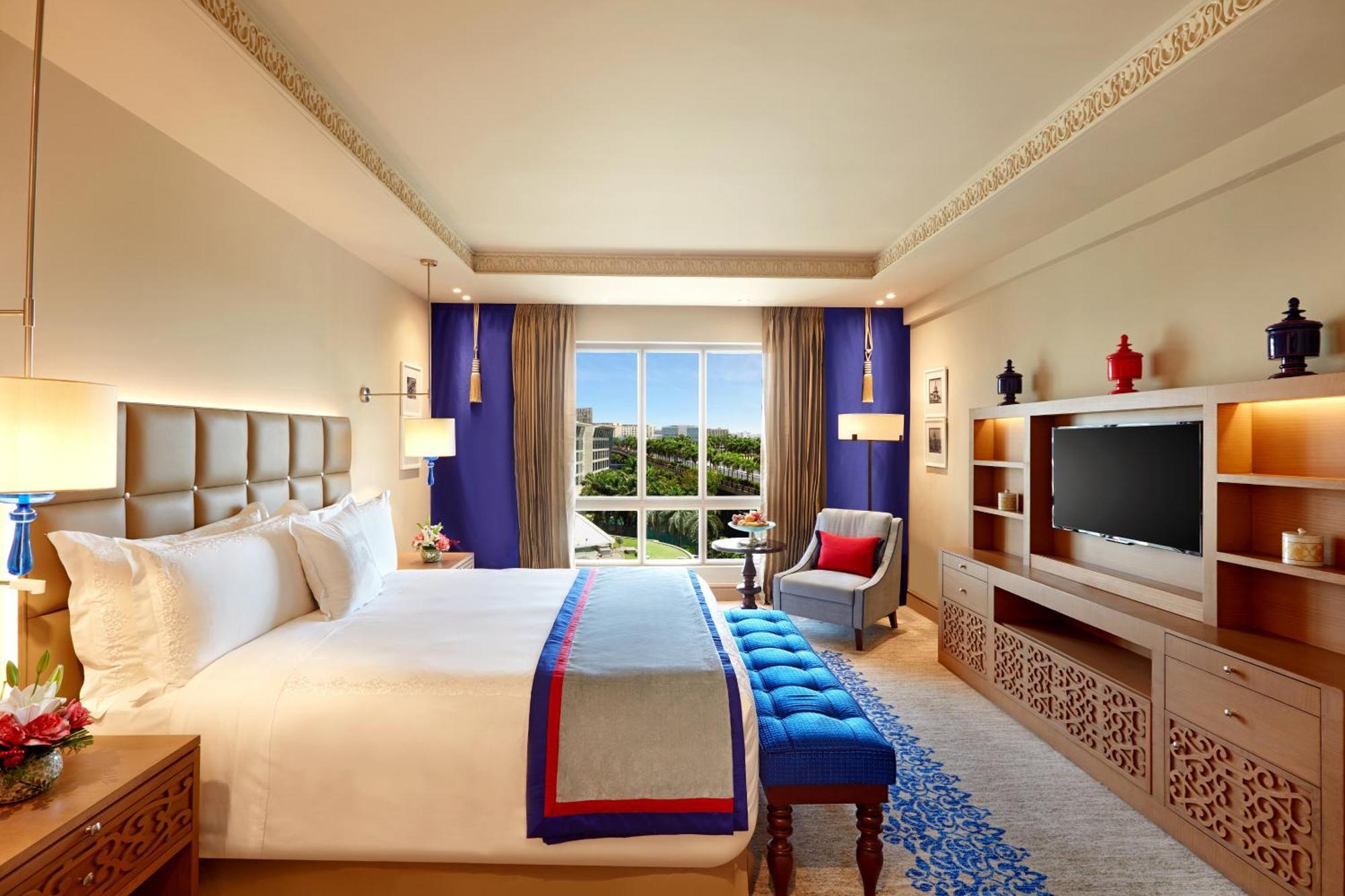 Deluxe King Suite Club Lounge Access Airport pickup Butler service on Spa Laundry Food & Soft Beverage Complimentary Luxury Hours from 6 to 8 PM