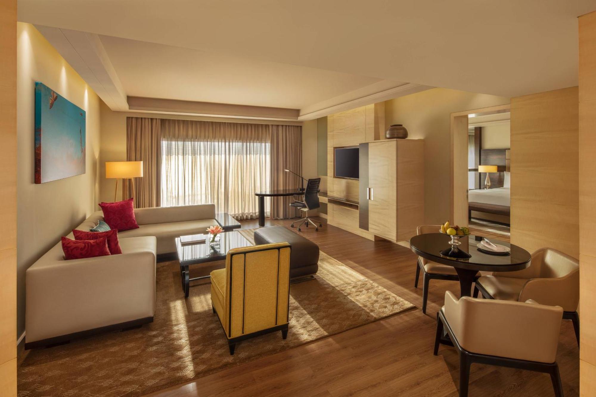 Royal Beach Suite Executive lounge access 1 King Enjoy on Food & Soft Beverages Laundry