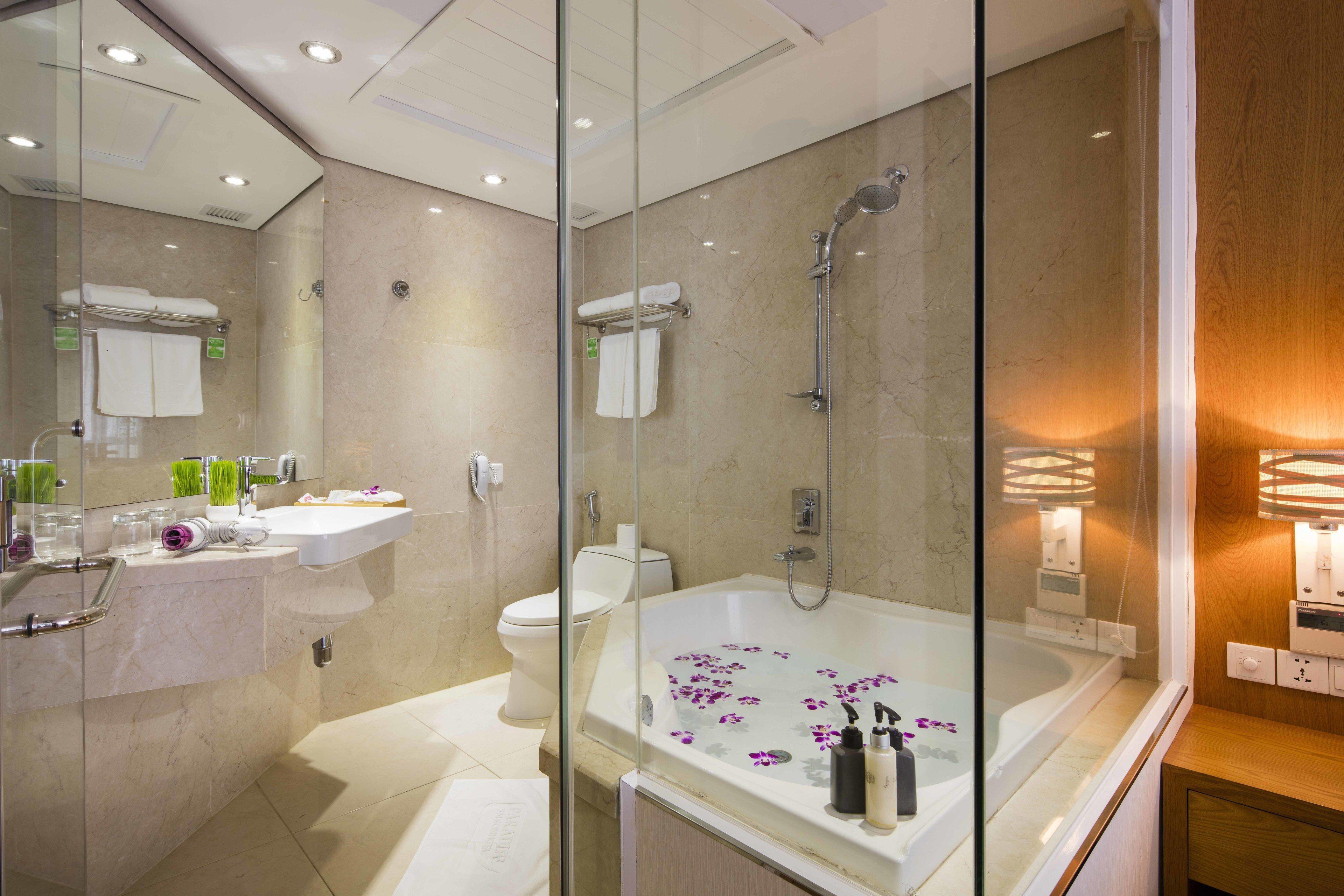 Premium Double Bathtub Window
