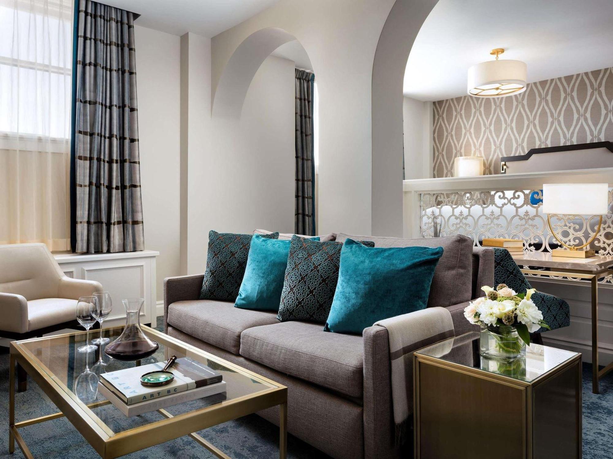 Junior Suite City View 1 King,1717023482:JPEG