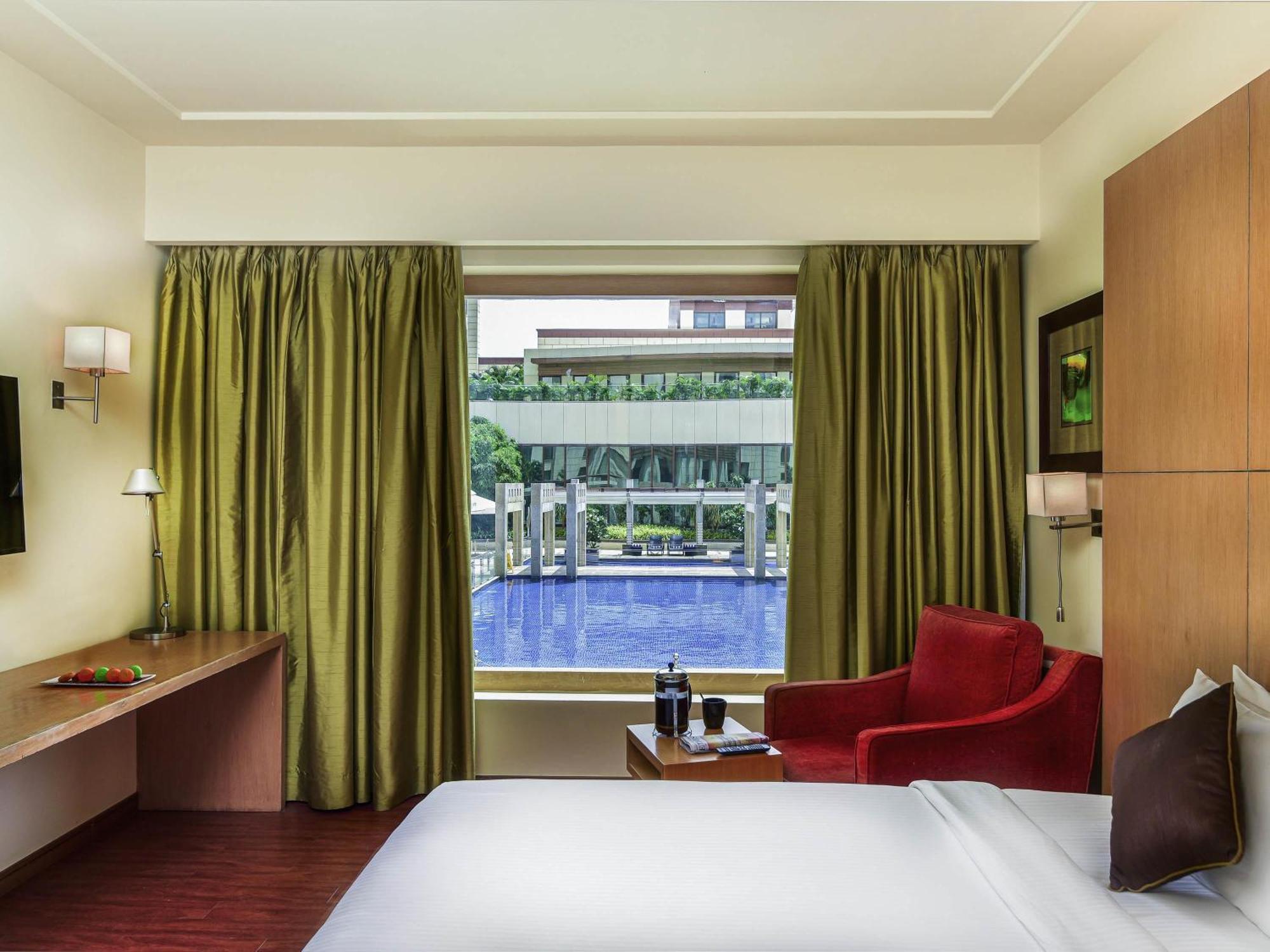 Superior King Bed Pool View