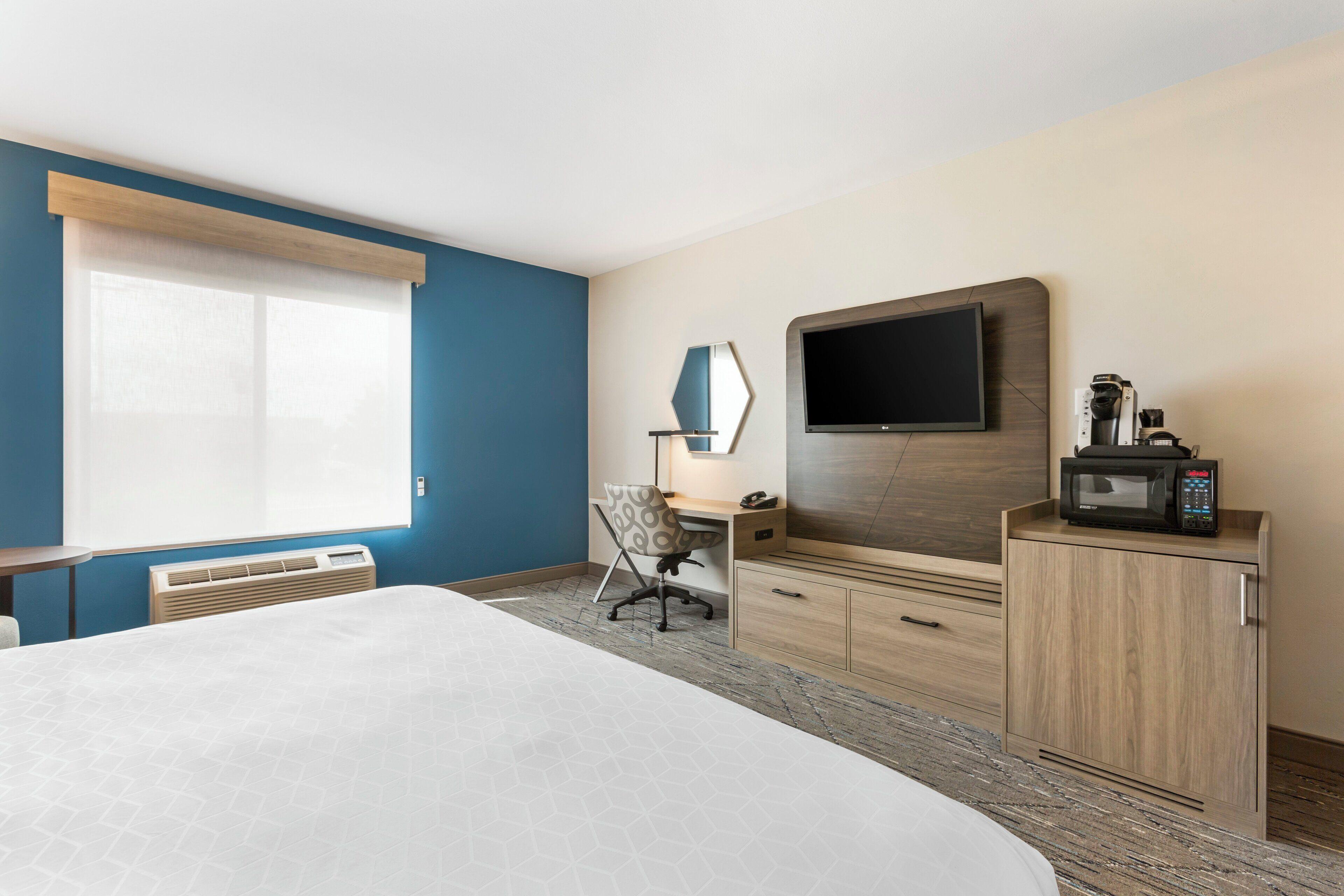 Double Suite Mobility Access Tub or Non-Smoking