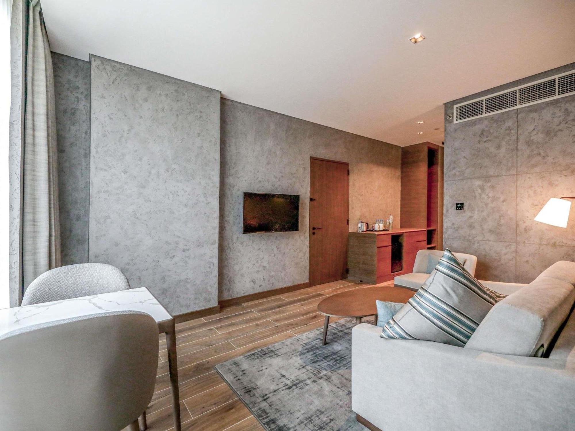 Executive Queen Suite