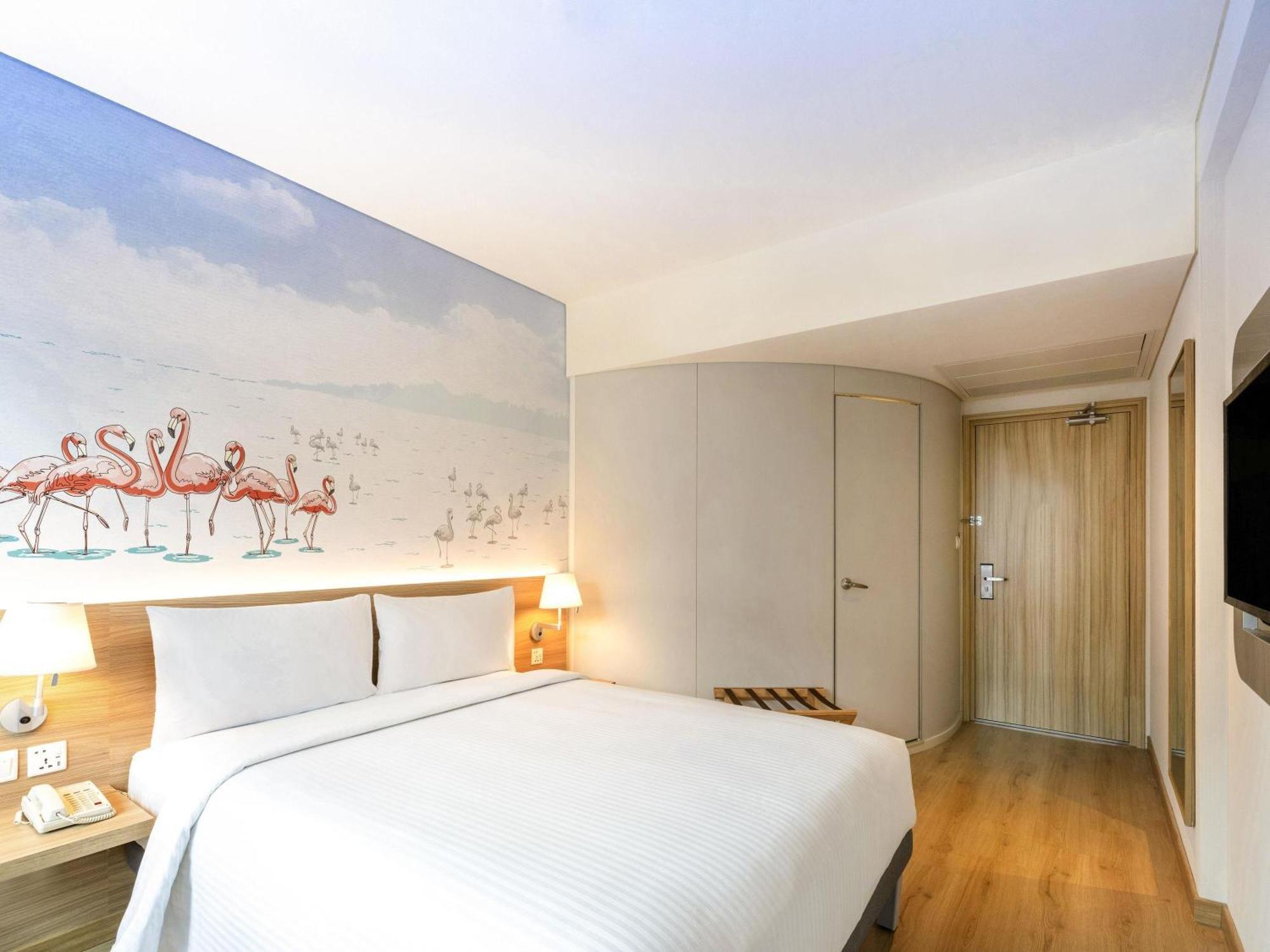Standard Queen Room