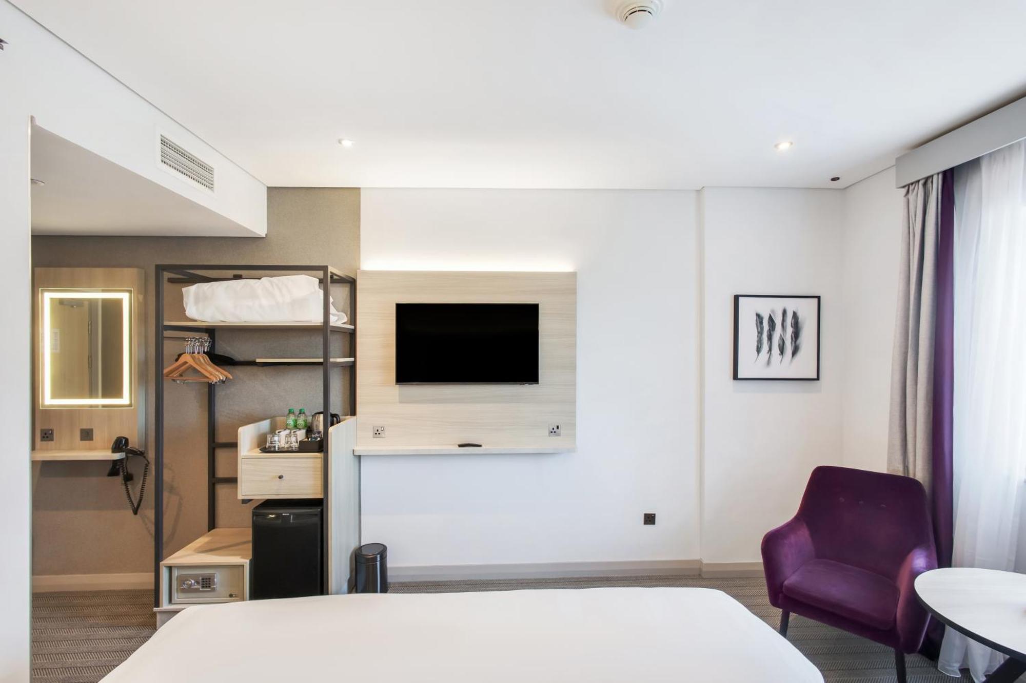 Non-Smoking New Style Double Room DXB Airport Shuttle Every 30min to T1&3