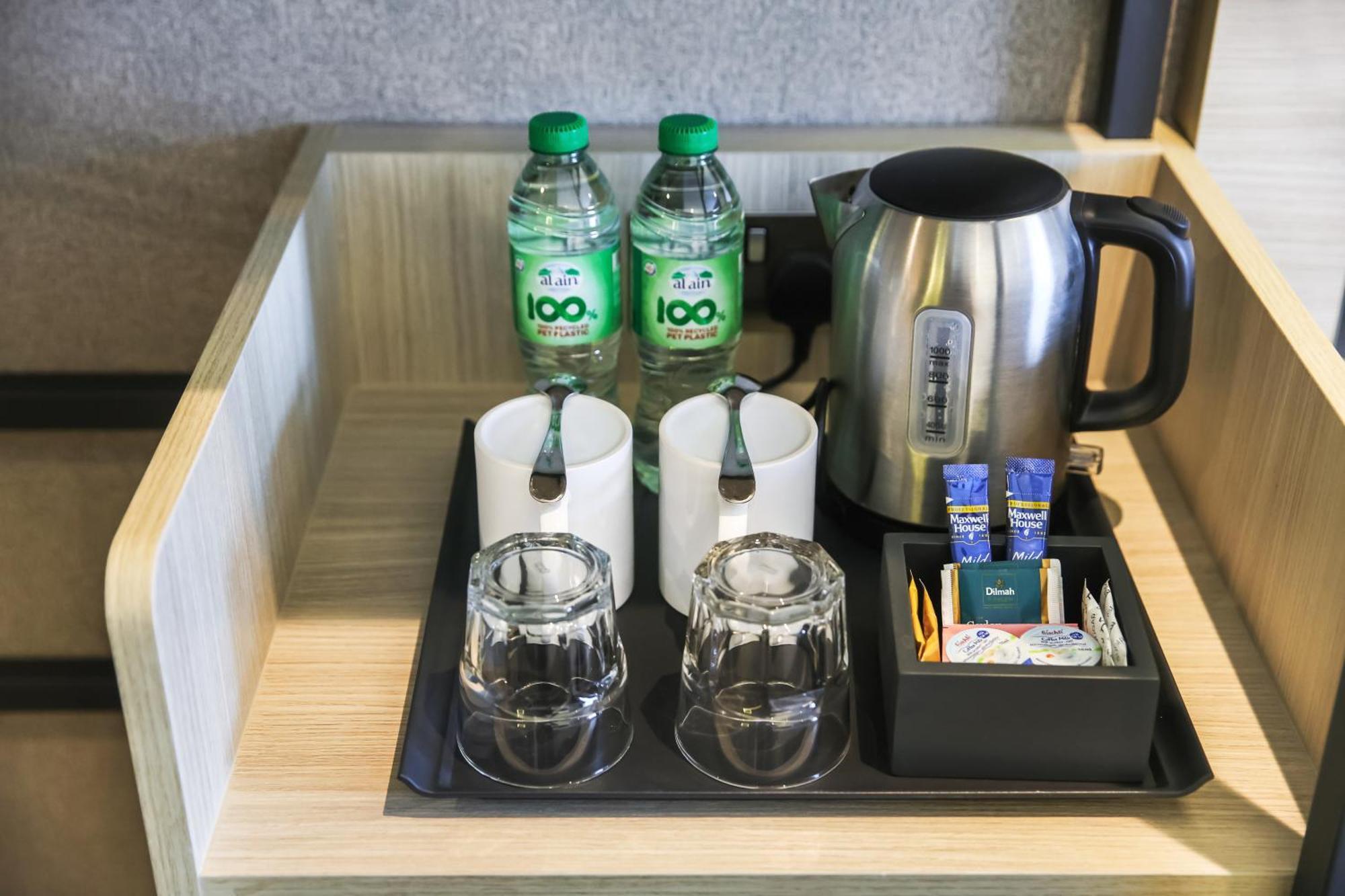 Non-Smoking New Style Double Room DXB Airport Shuttle Every 30min to T1&3