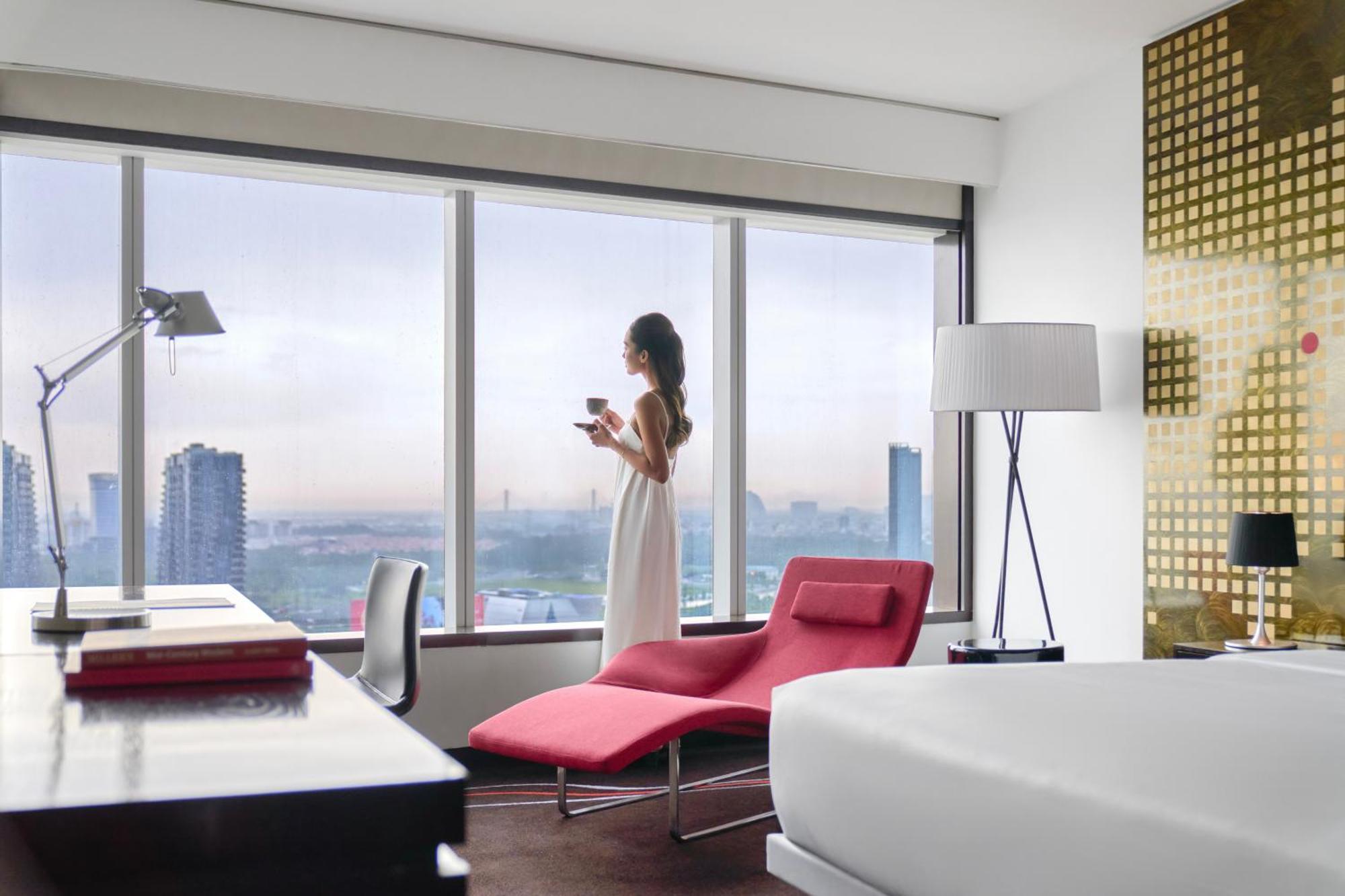 River King Concierge lounge access Guest room