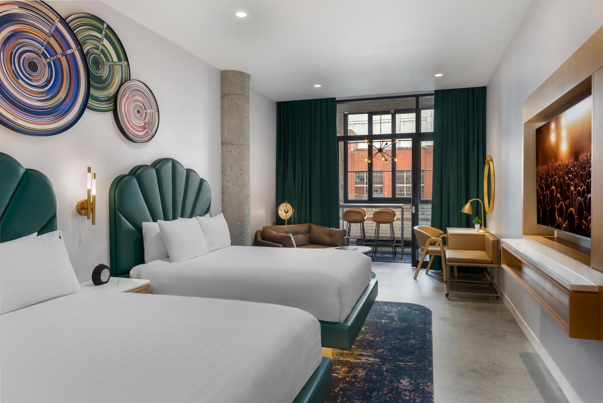 Rock Royalty Suite Two Queens