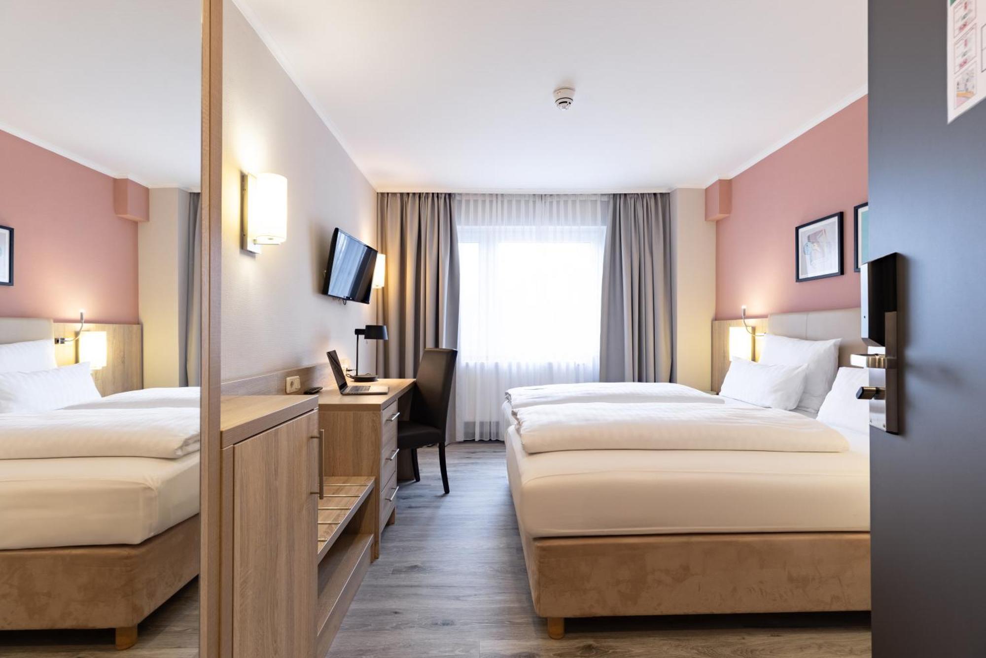 Standard Queen Room