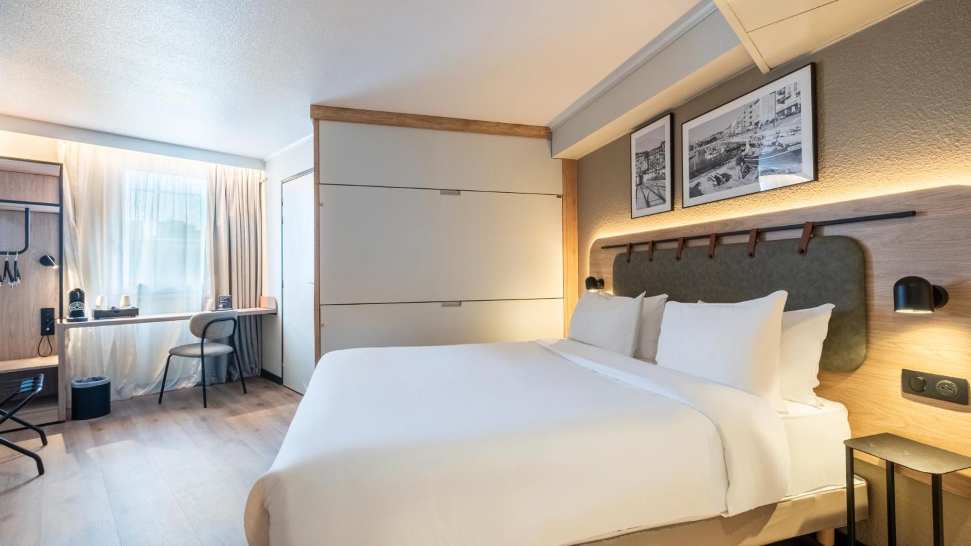Standard Room 1 Queen Bed 2 Bunk Beds
