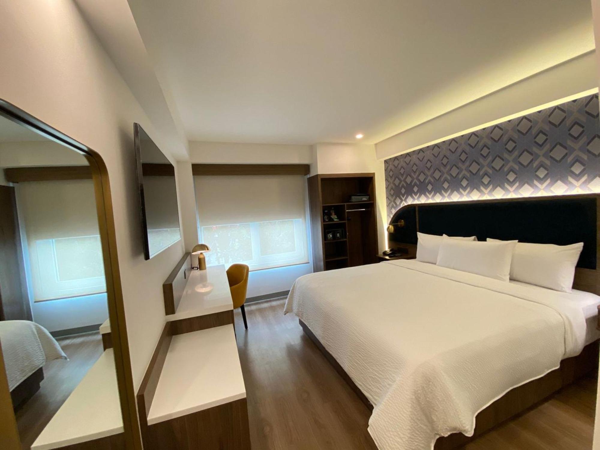 Standard King Room City View