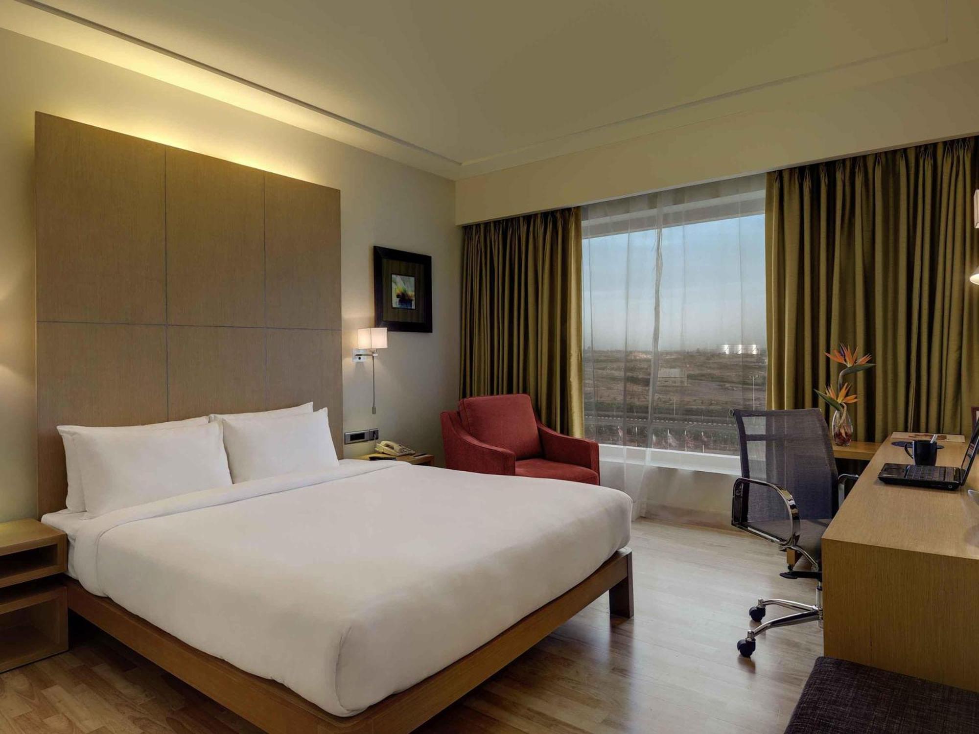 Premier King Bed Lounge Access Happy Hours 630 PM to 830 PM