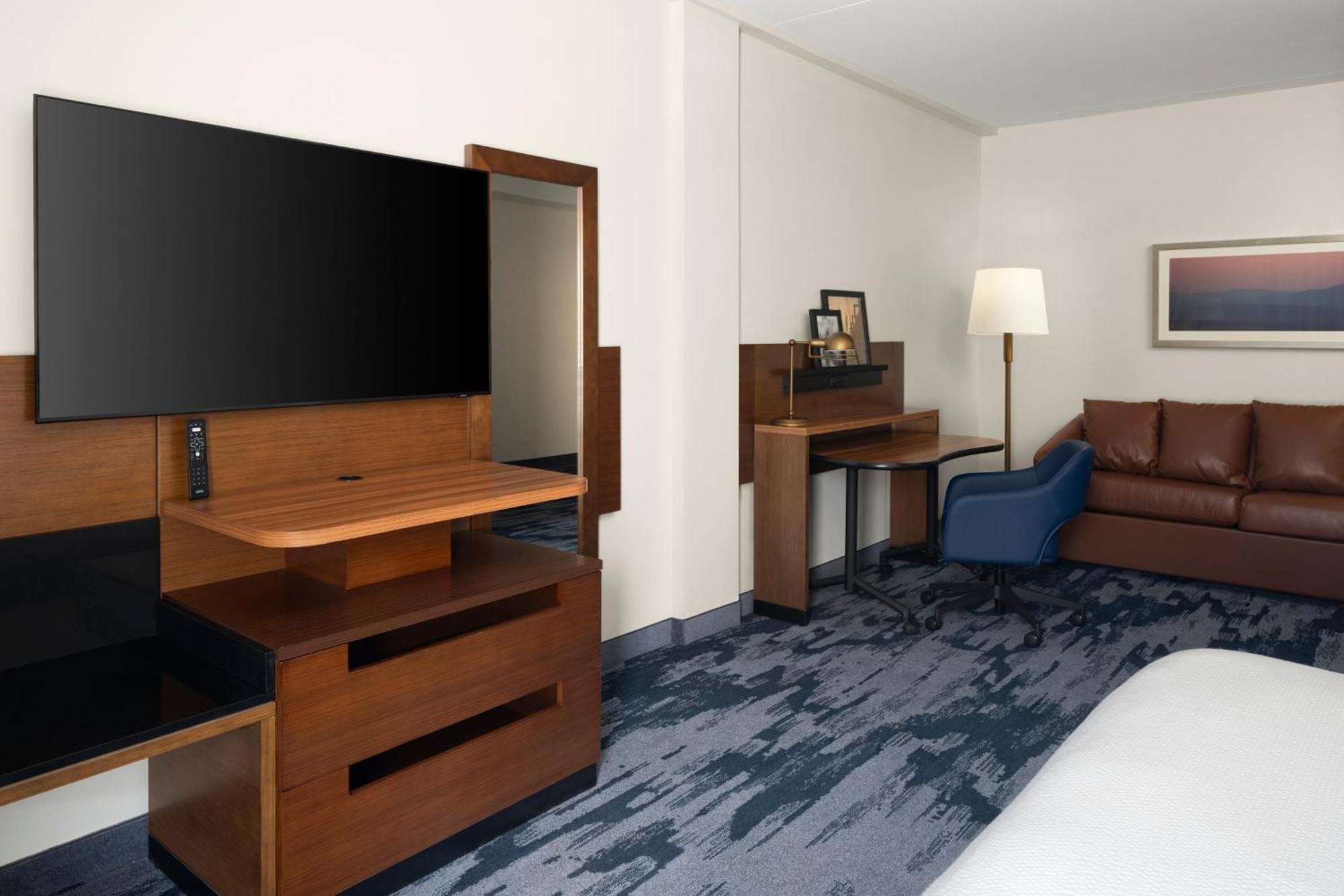 King Room with Adapted Tub - Mobility Accessible,1730051528:JPEG