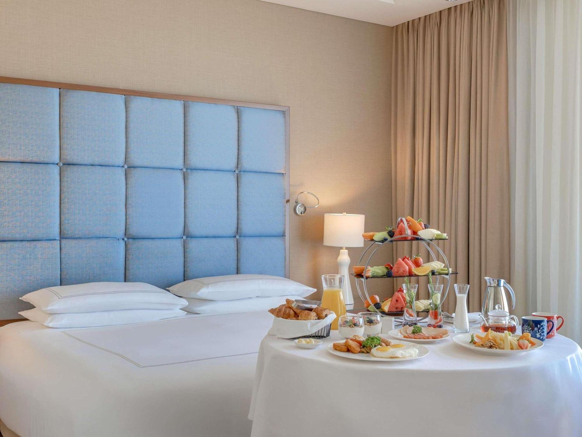 Deluxe Room Twin City View