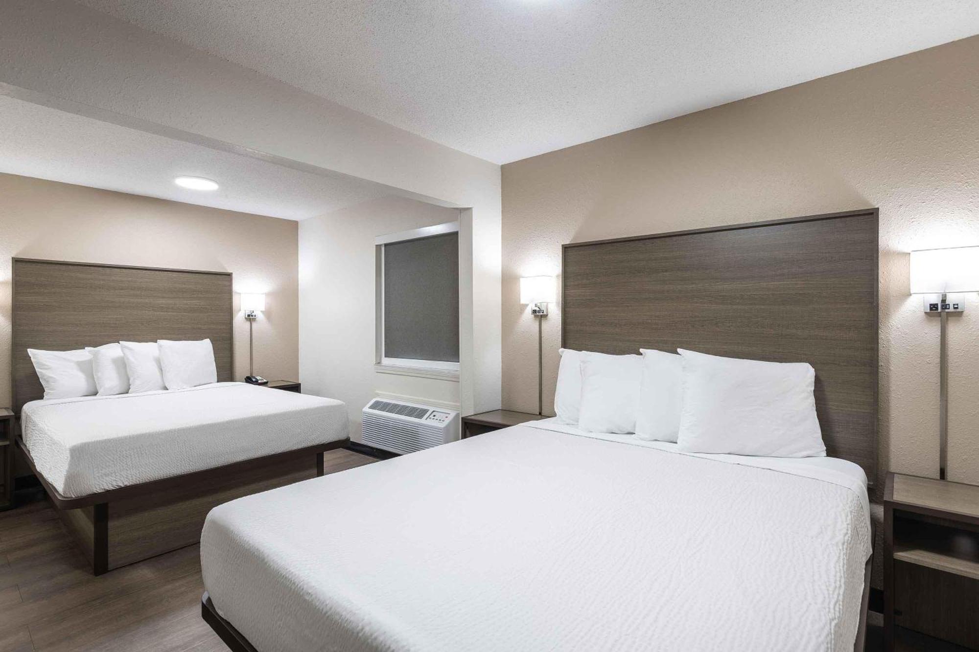 Studio 2 Queen Beds Non-Smoking