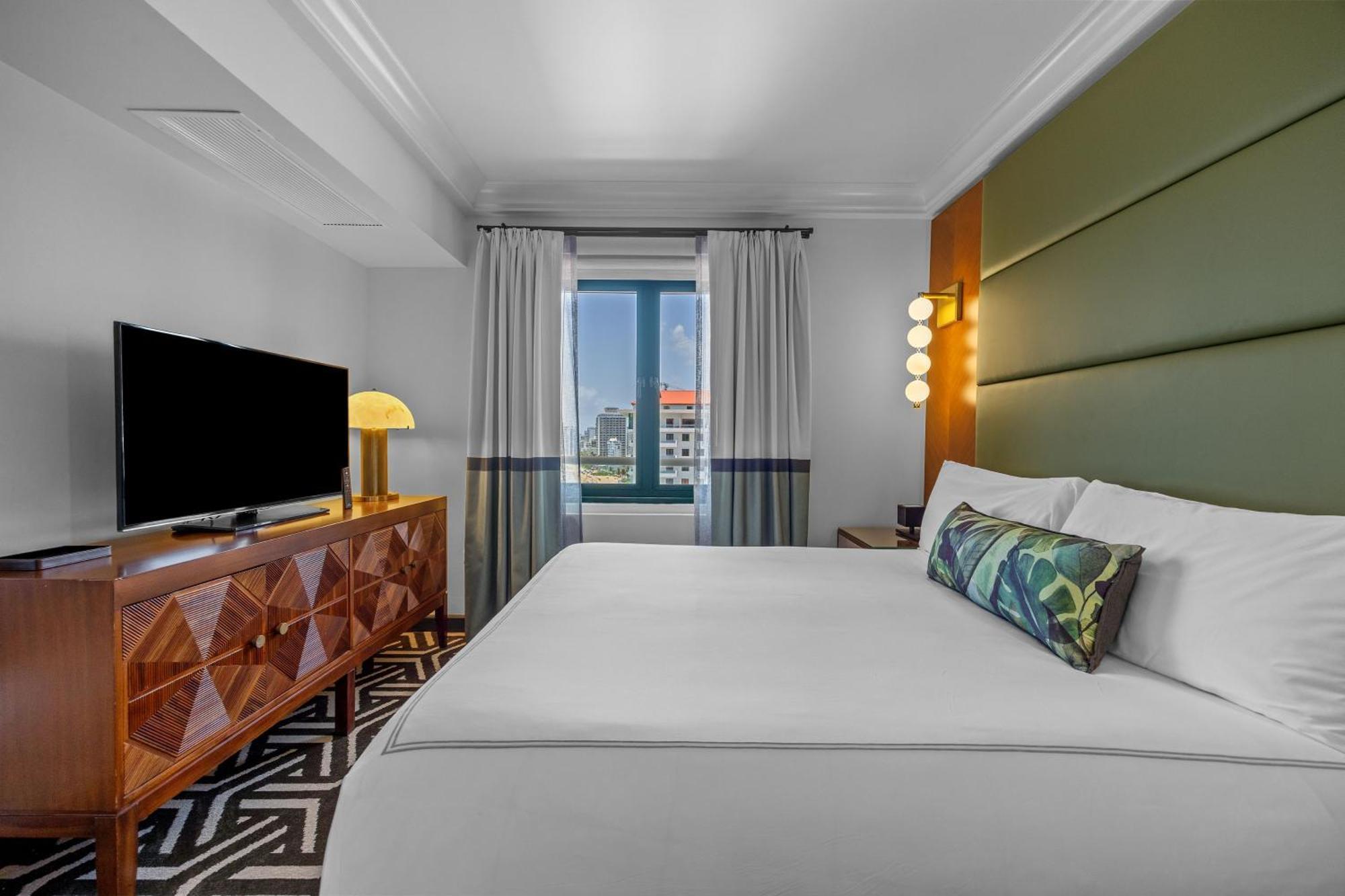 Deluxe Ocean Front King Suite
