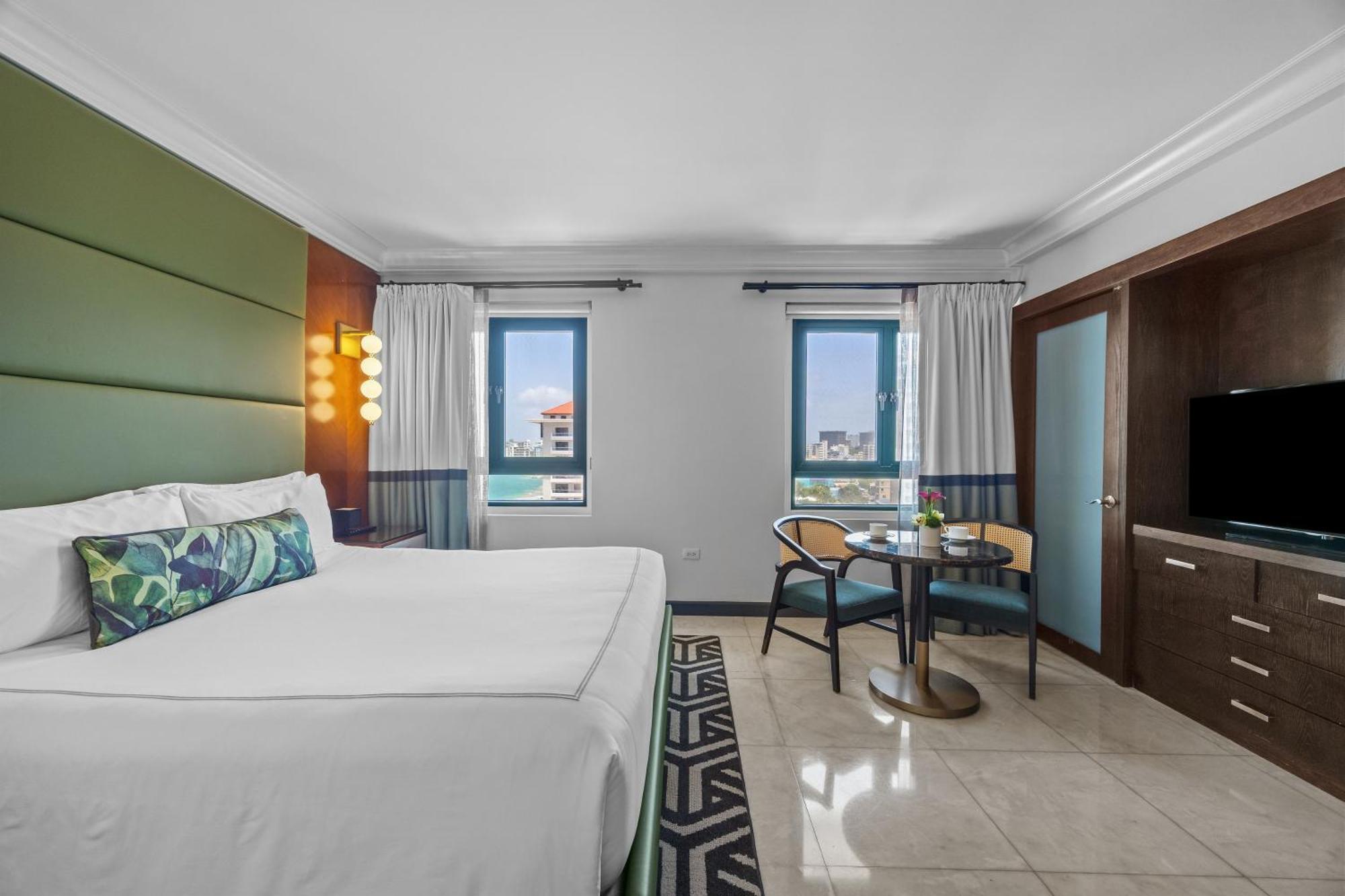 Deluxe King Room City View