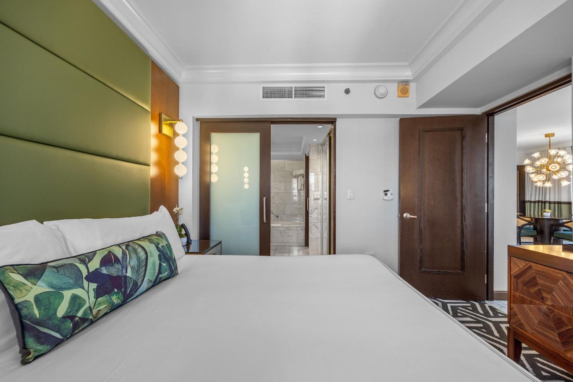 Deluxe Ocean Front King Suite