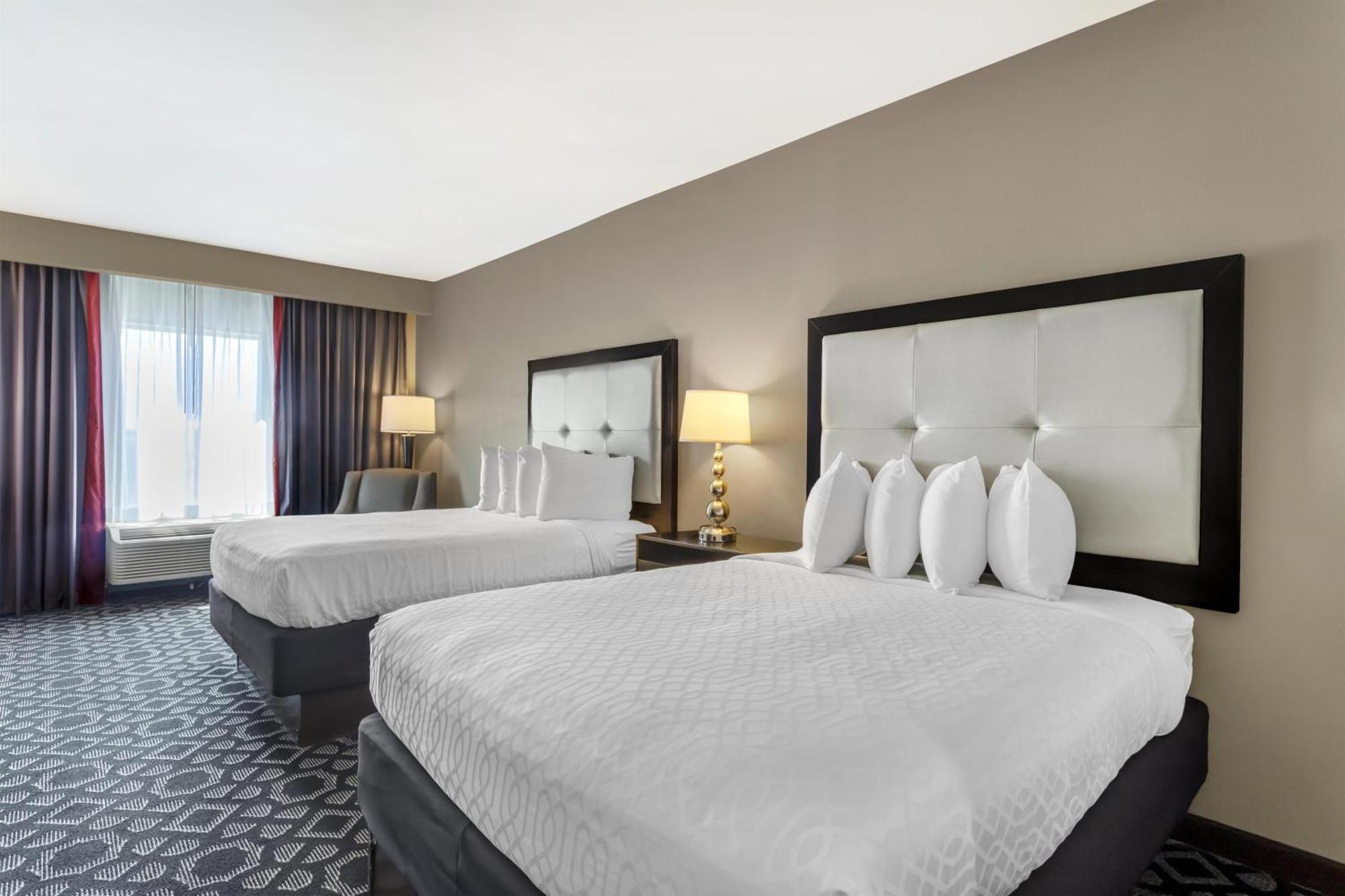 Queen Room with Two Queen Beds and Bath Tub - Disability Access/Non-Smoking