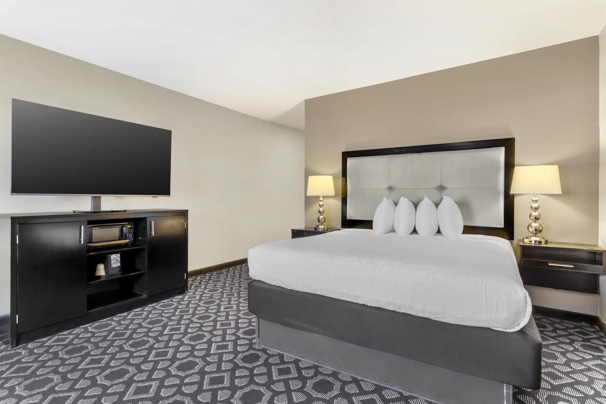 King Room with Roll-in Shower - Disability Access/Non-Smoking