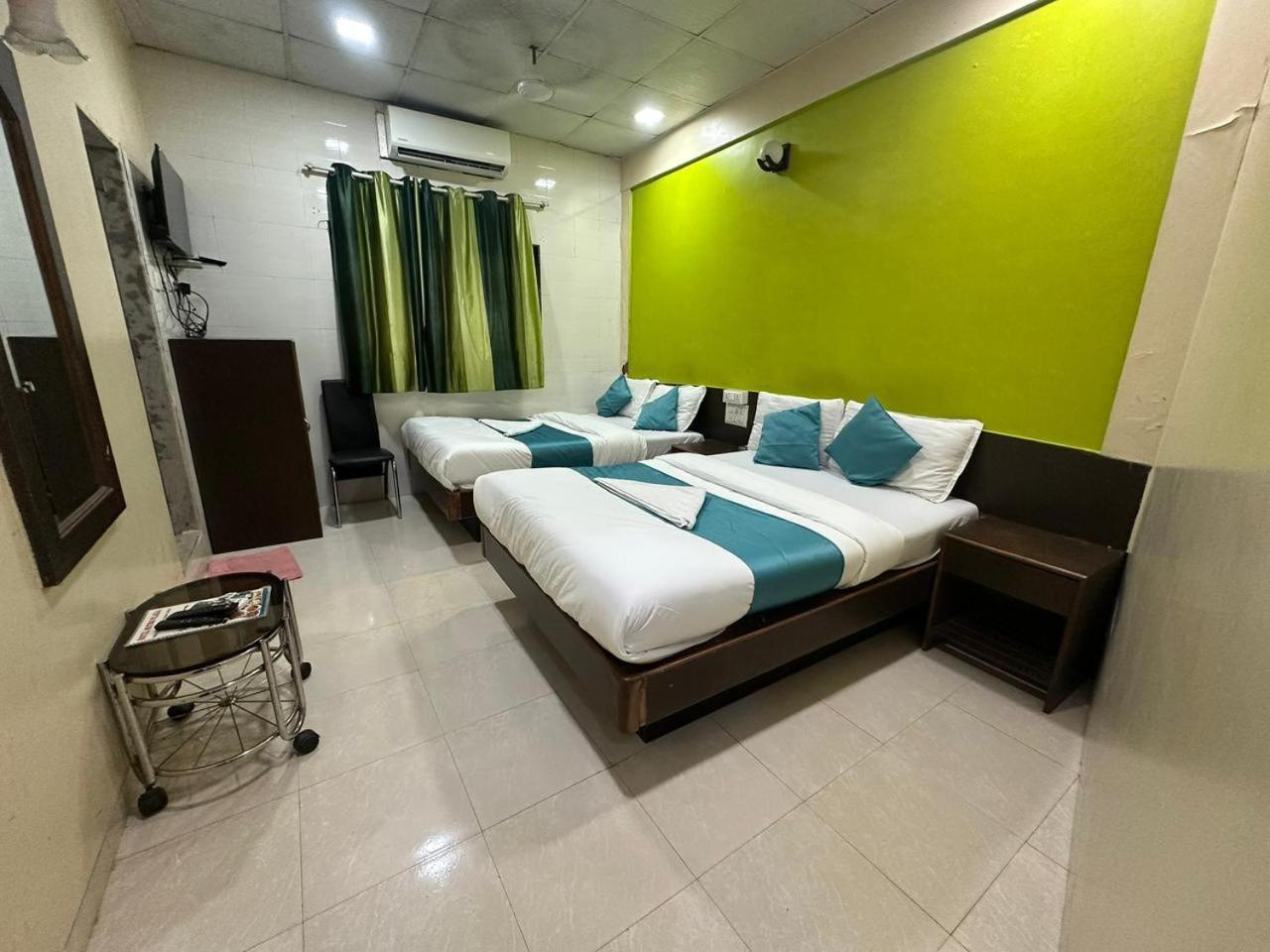 Deluxe Queen Room with Two Queen Beds