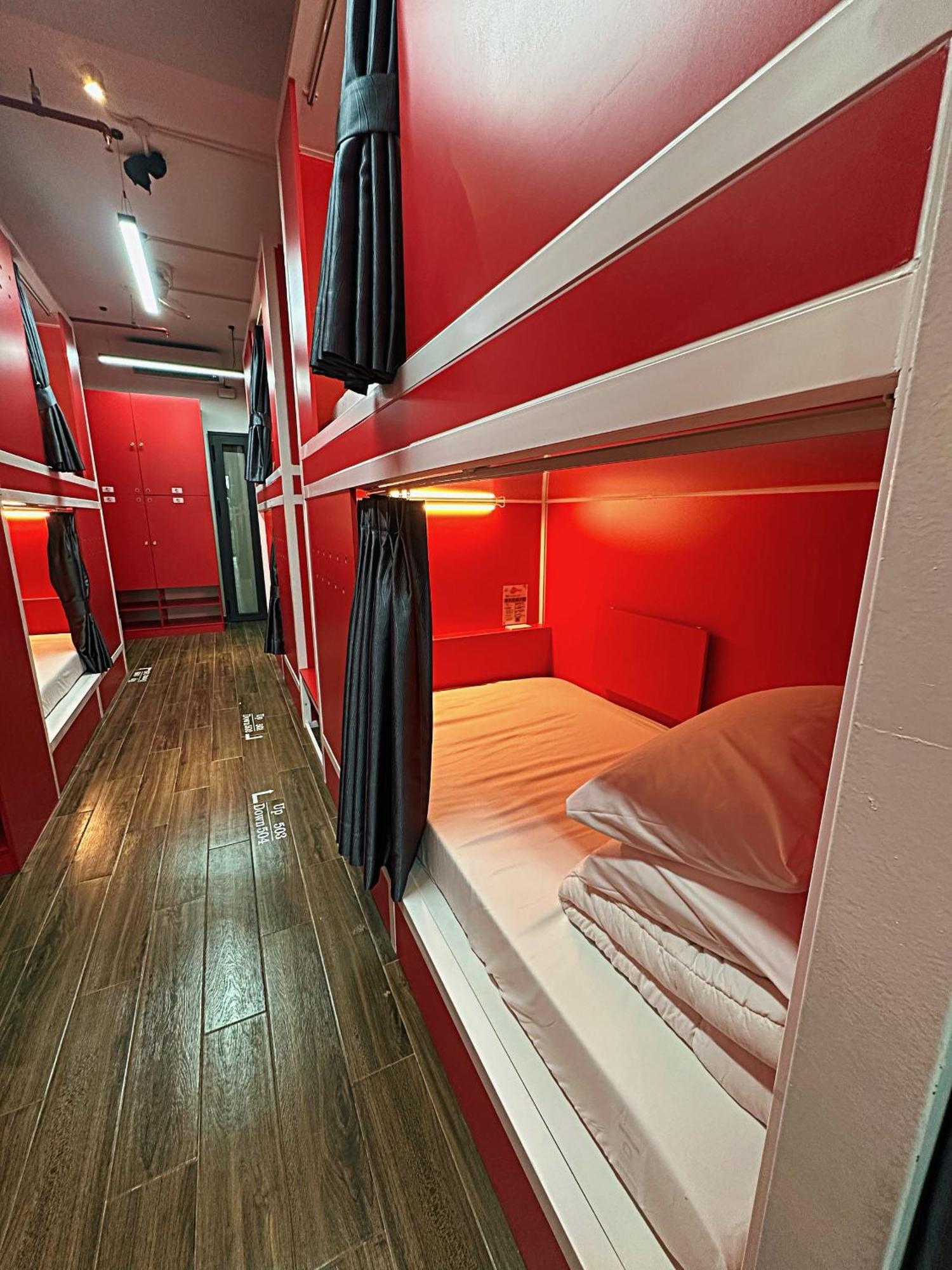 Single Bed Mixed Dormitory Room