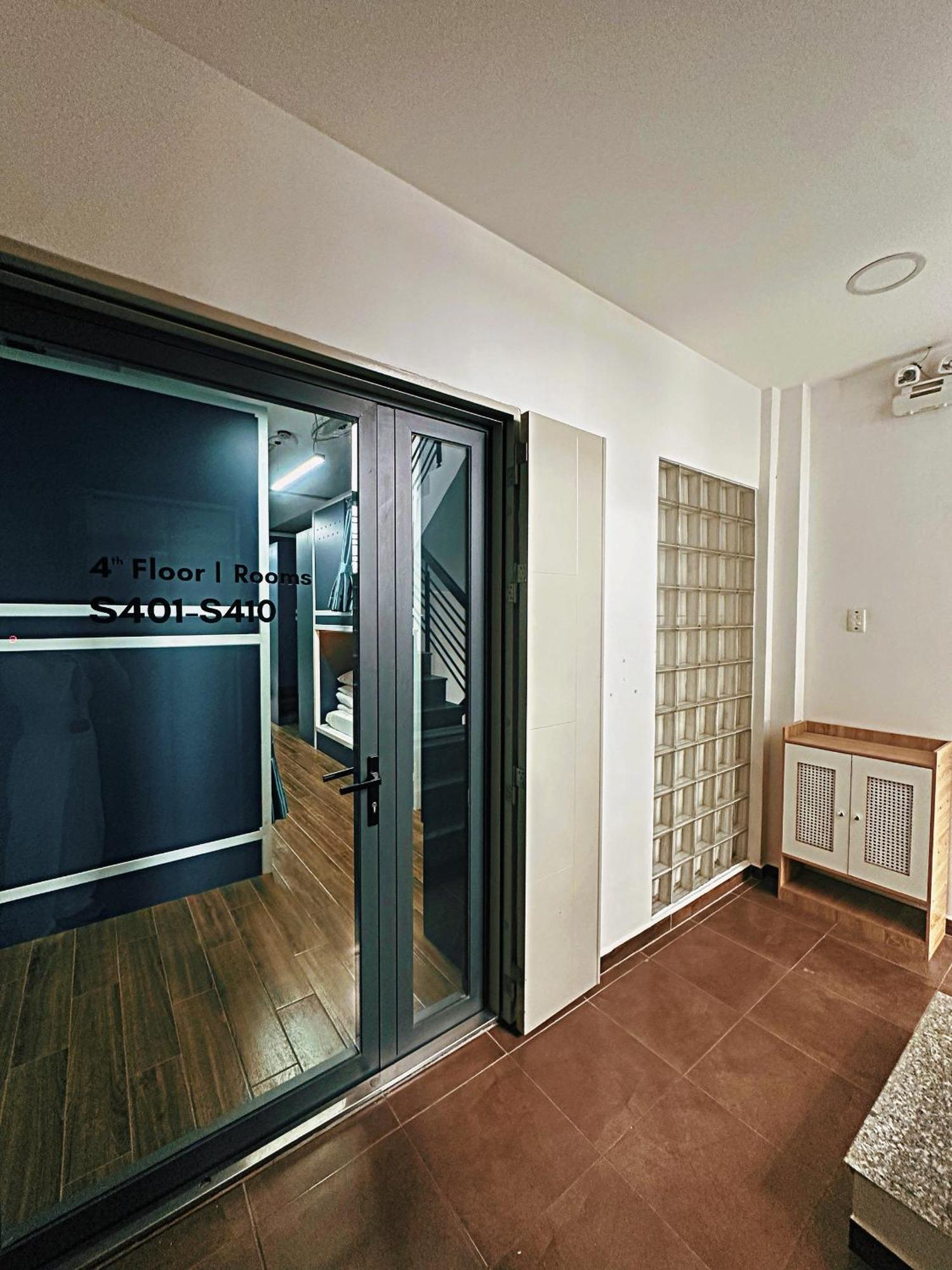 Single Bed Mixed Dormitory Room