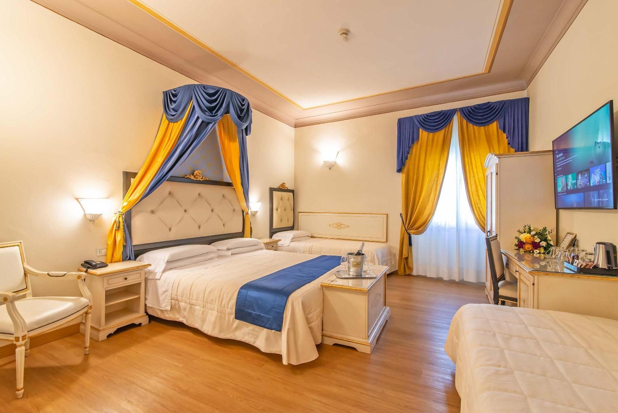 Quintuple Room