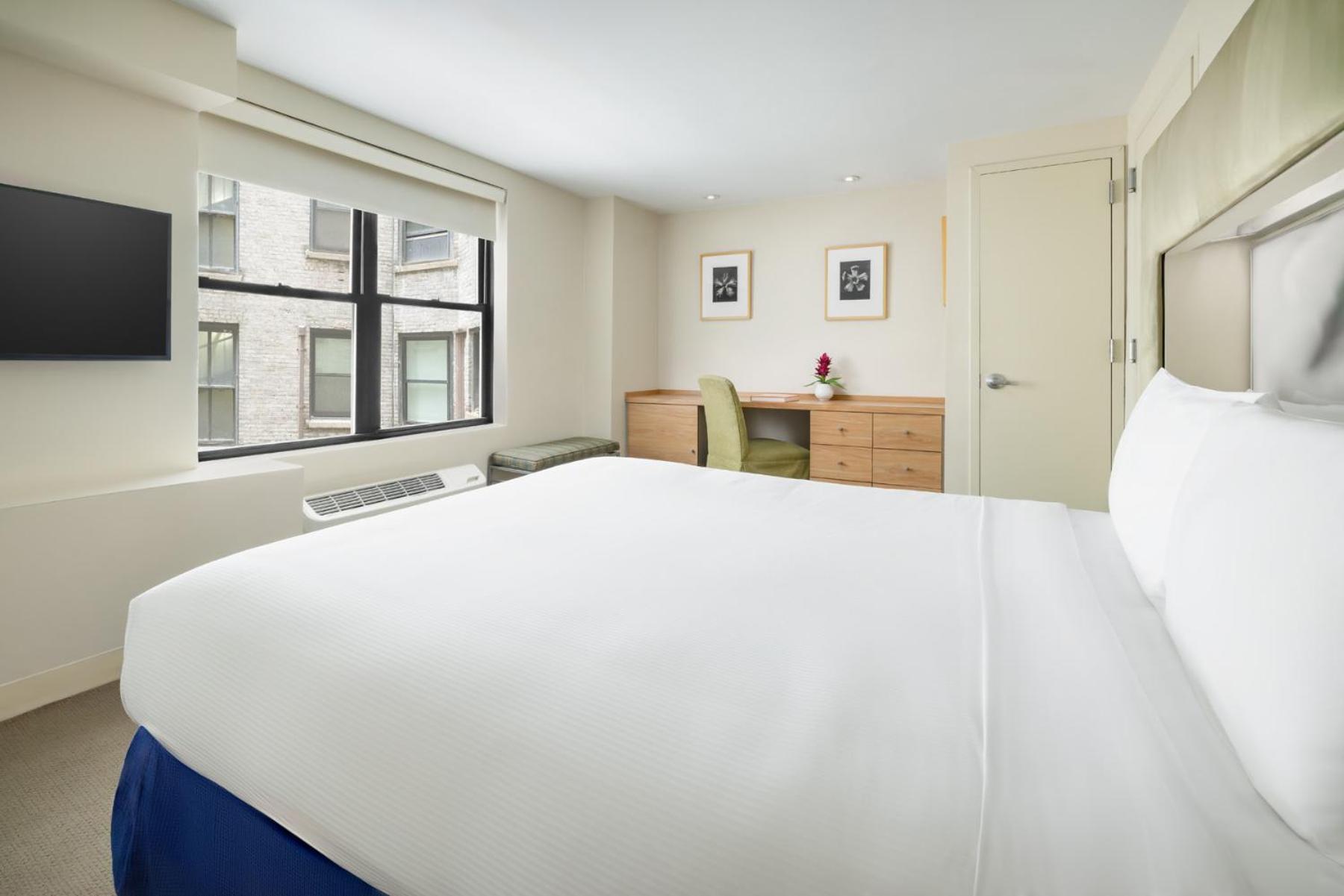 Standard Queen Room