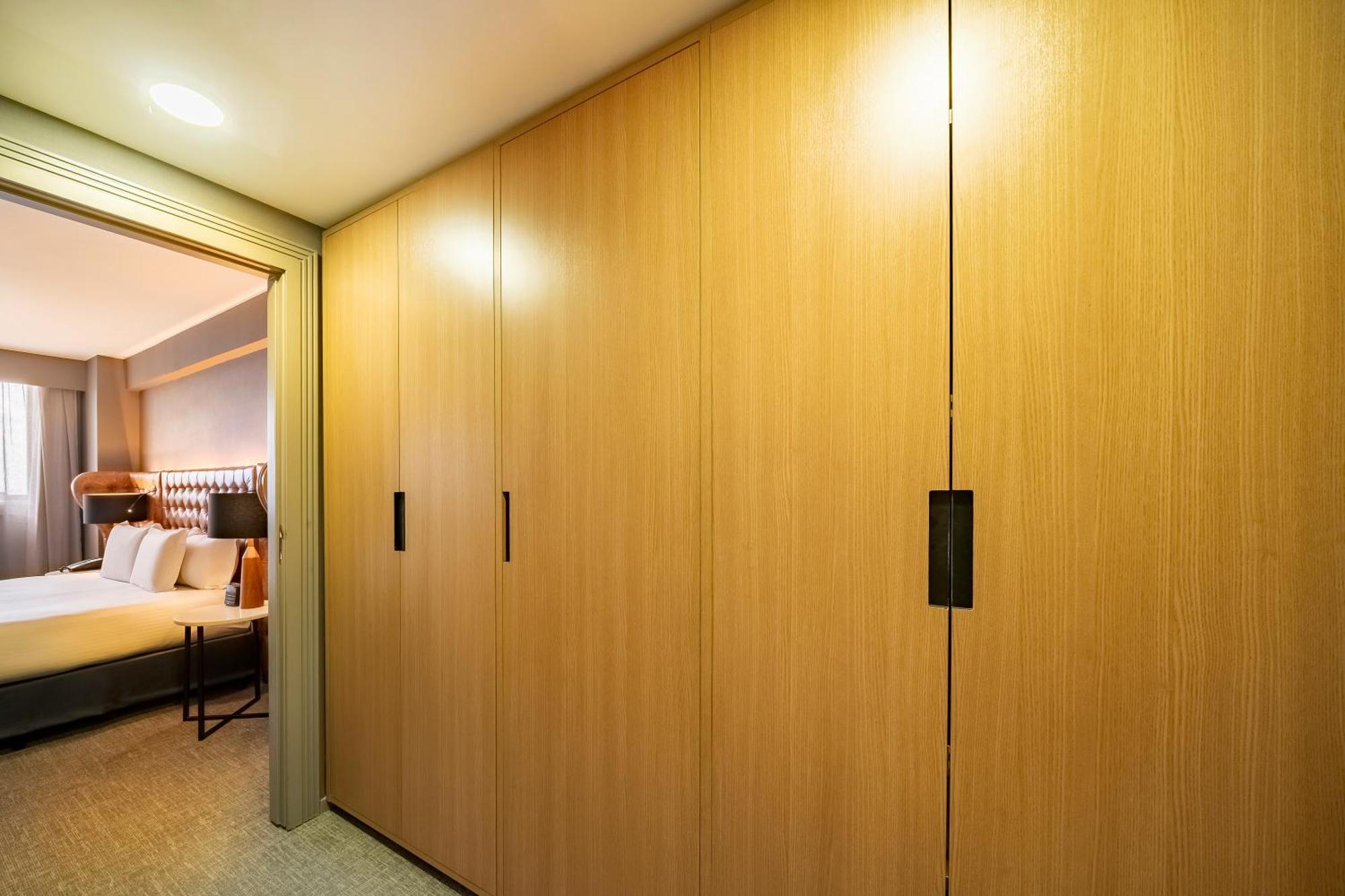 Presidential King Suite Executive Lounge Access
