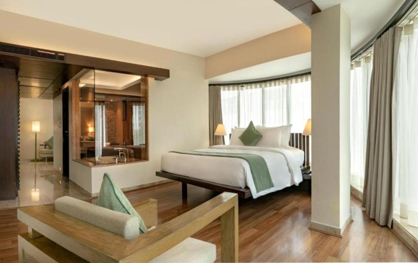 Suite on Buffet Lunch on Laundry & Airport Pick-up
