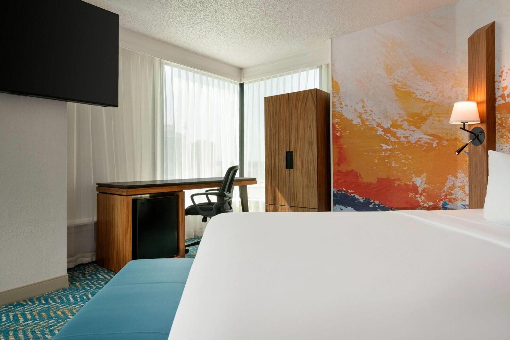 Riverfront Deluxe King Room Non-Smoking