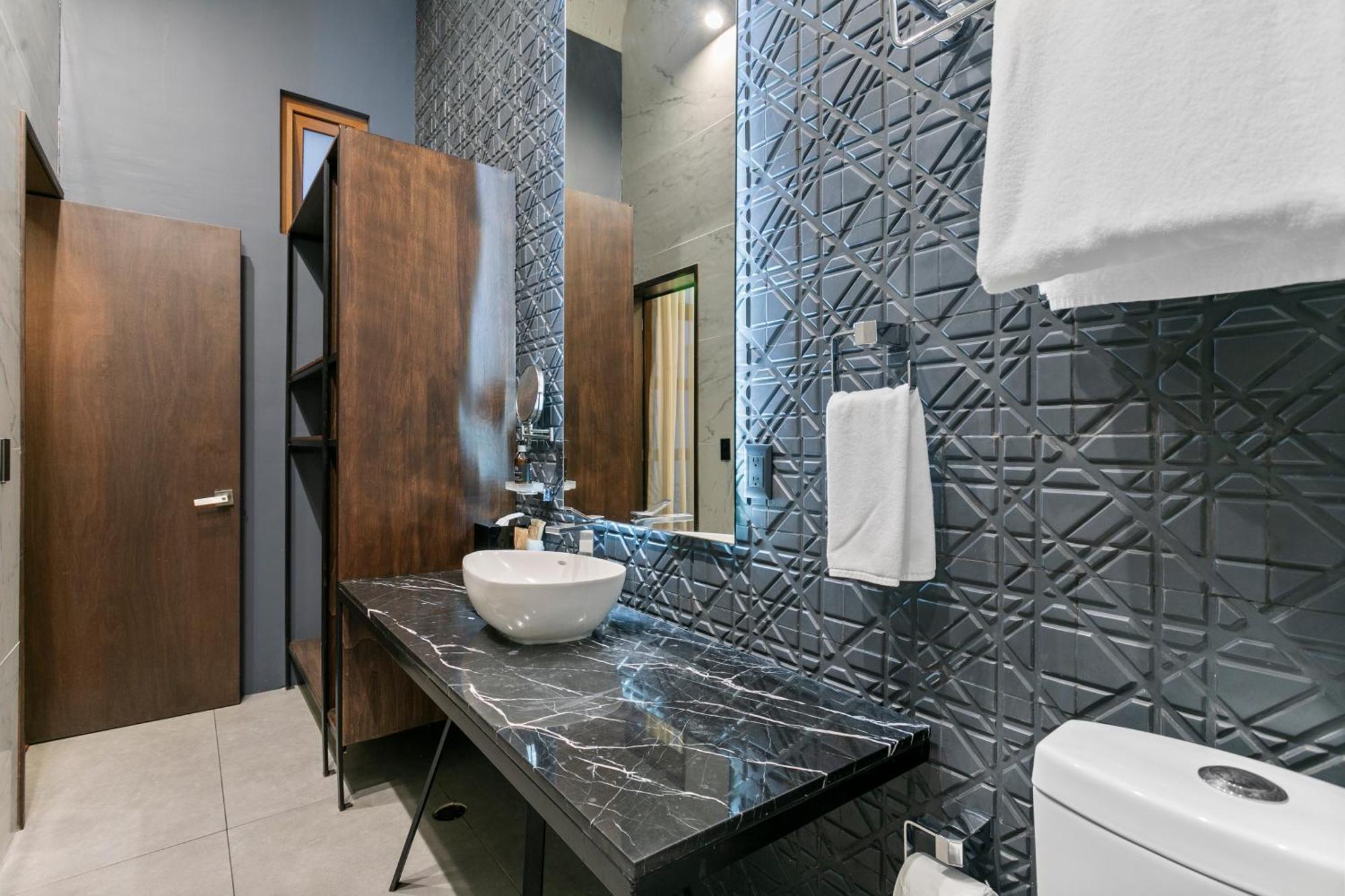 Superior King Suite