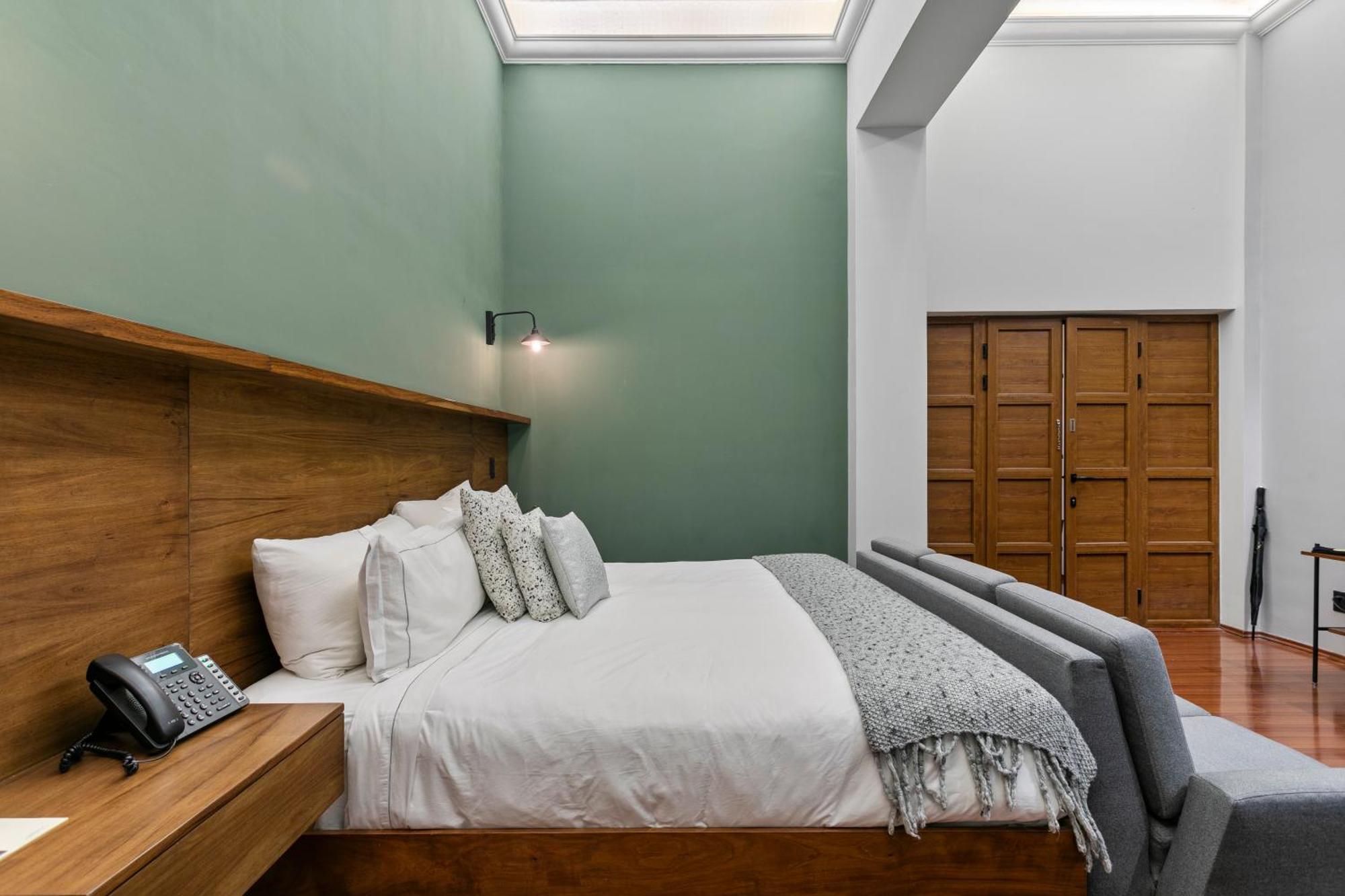 Superior King Suite