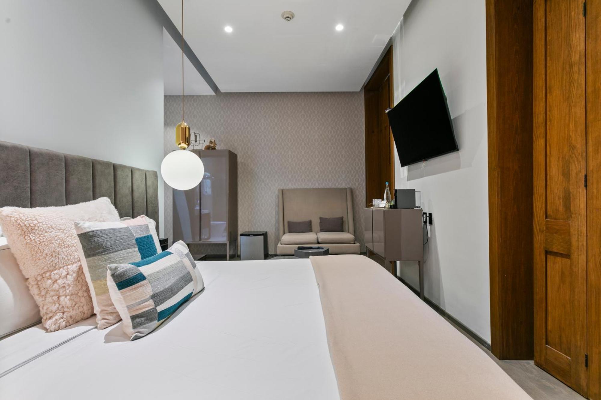 Superior King Suite