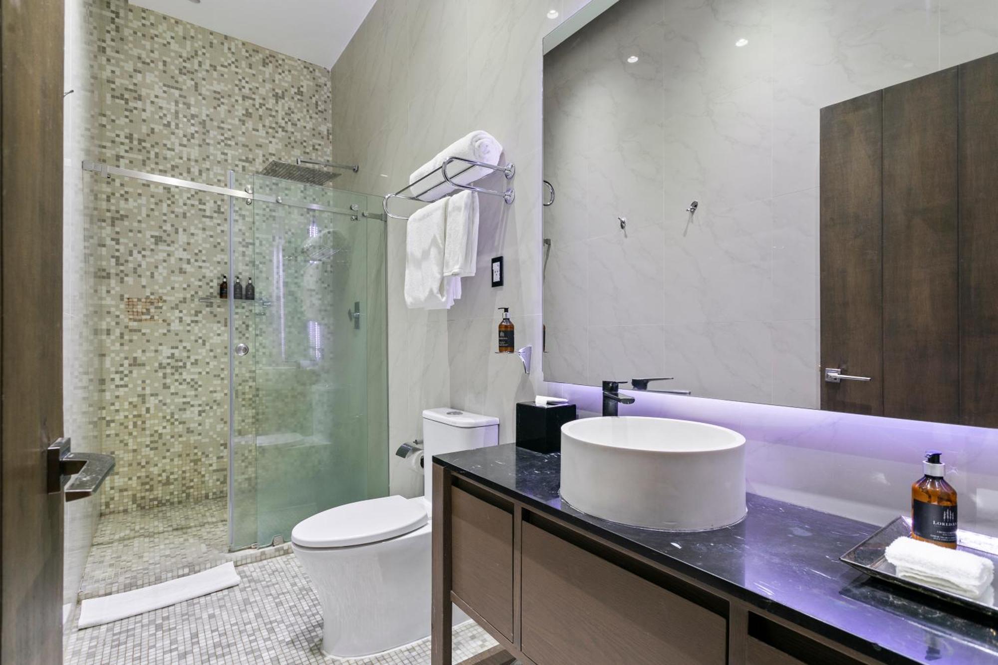 Superior King Suite