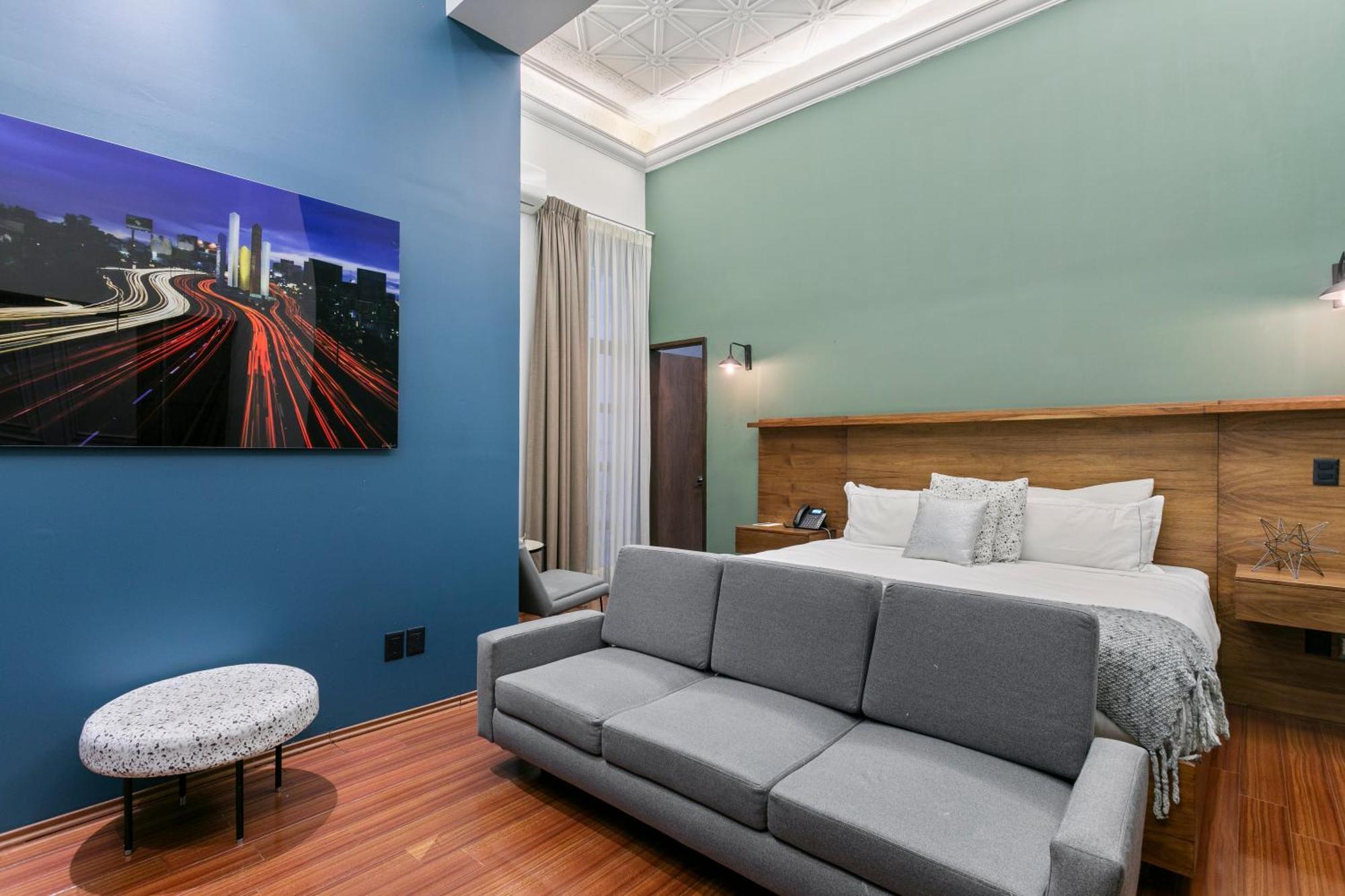 Superior King Suite