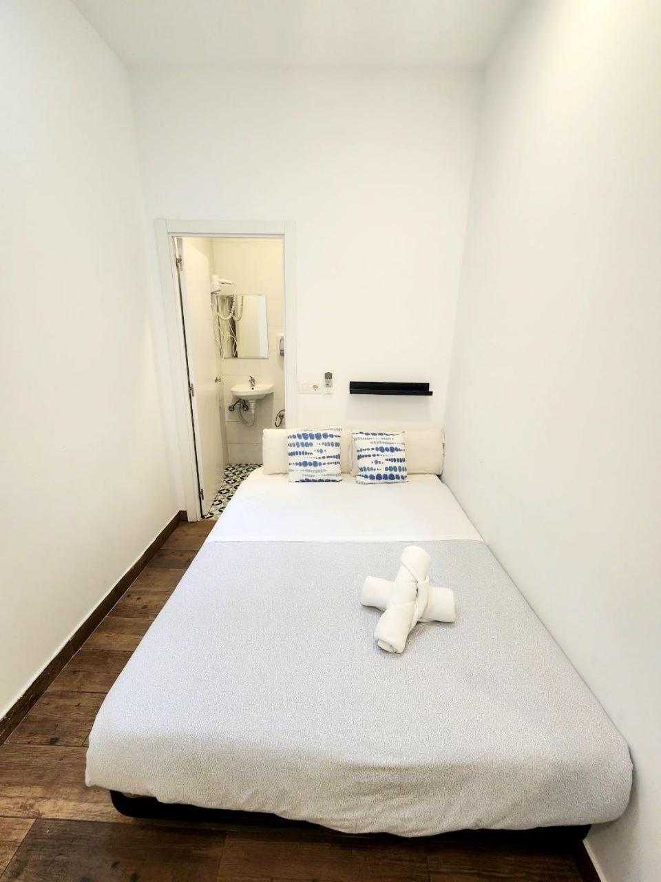 Double Room Private Bathroom