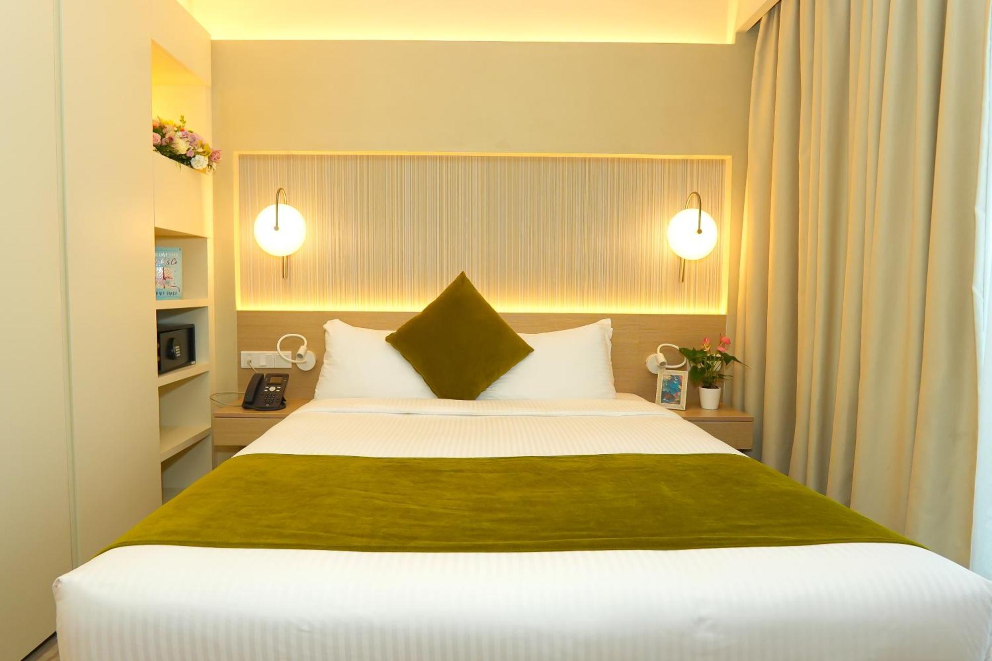 Premier Room Balcony Promenade City View