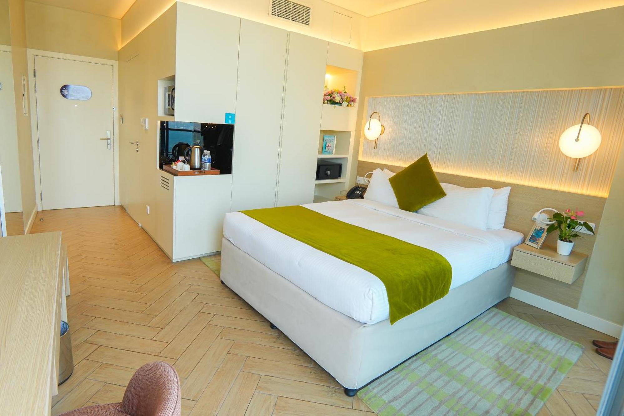 Premier Room Balcony Promenade City View